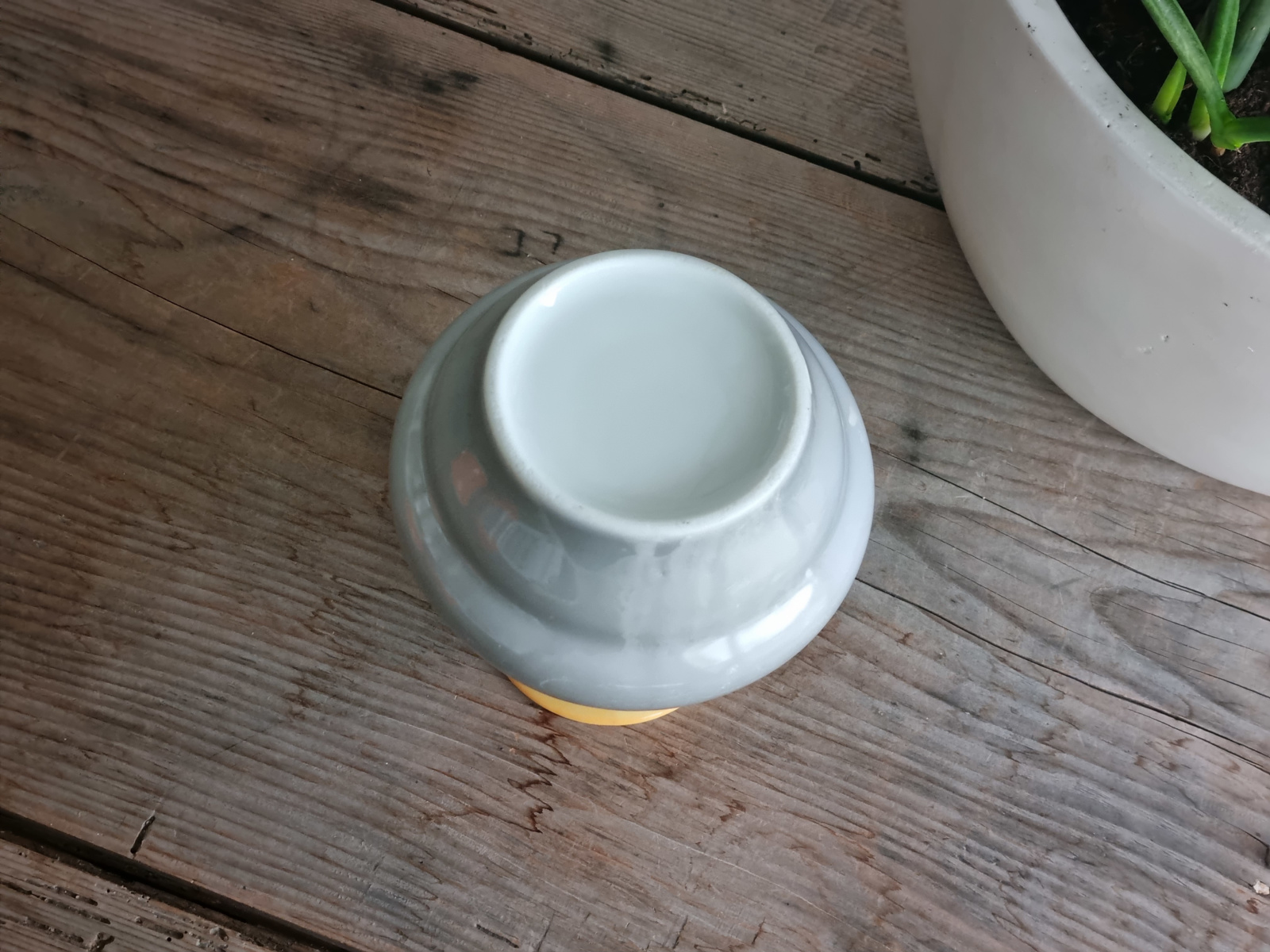Vintage Vaasje Mosa Maastricht Art Deco grijs met geel