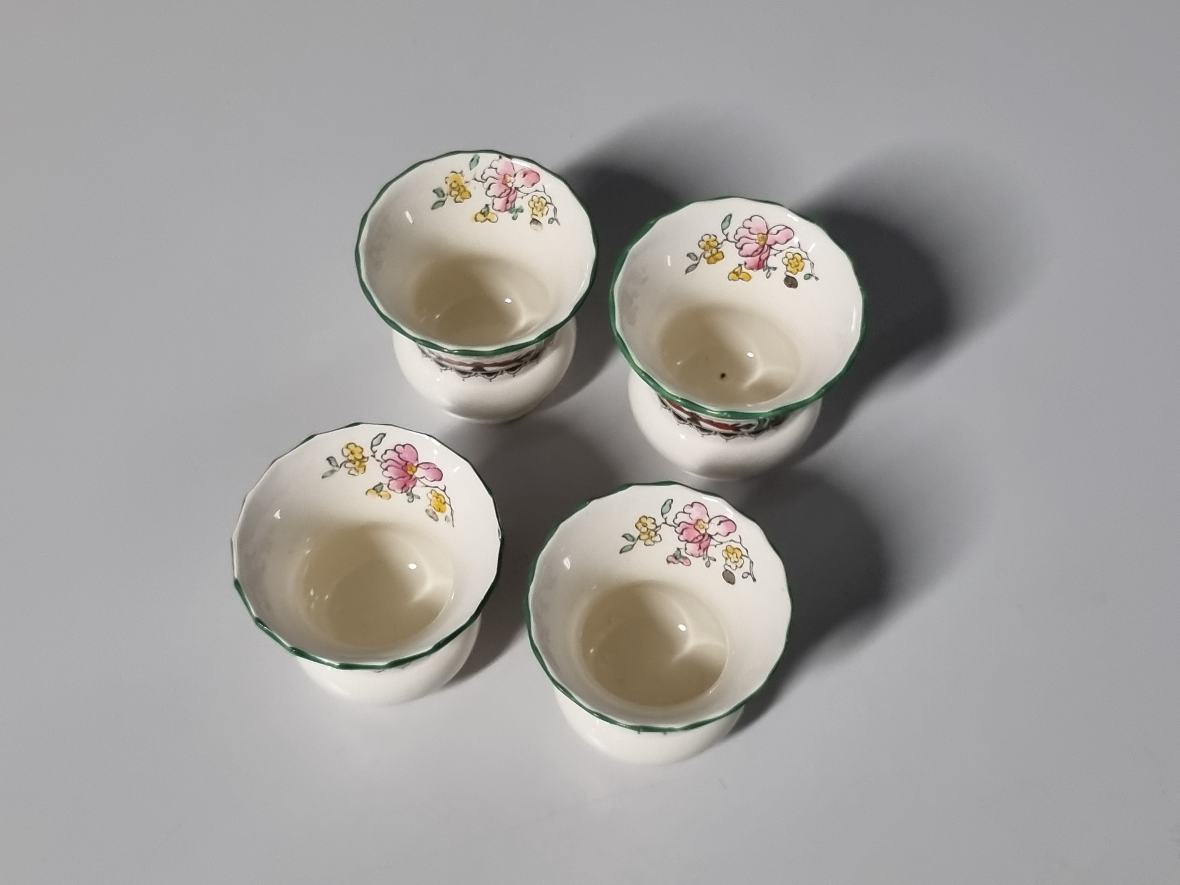 Engels Spode Copeland Chinese Rose set 4x eierdop uitlopende bovenkant