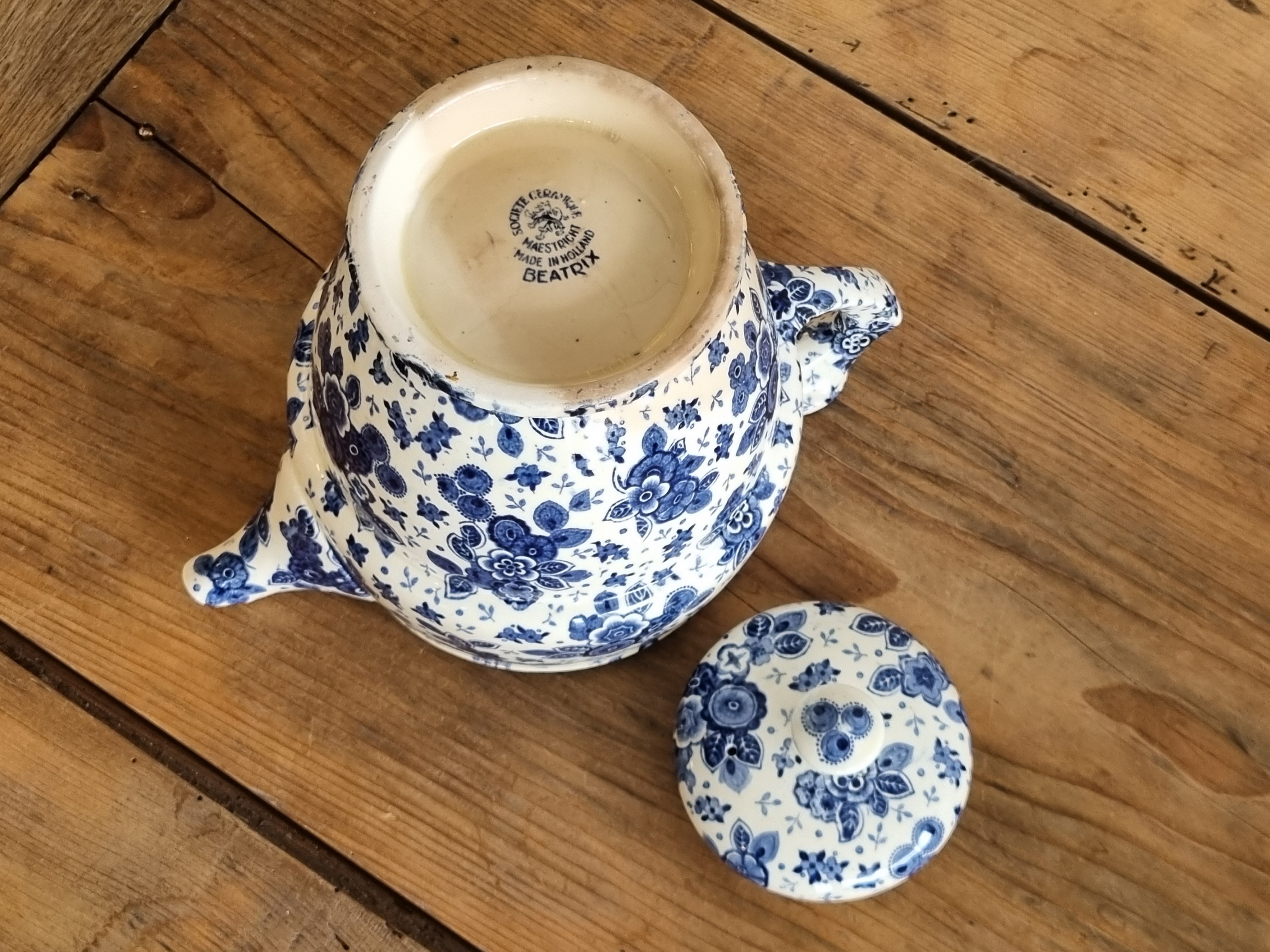 Verkocht = Beatrix Societe Ceramique Koffiepot model art deco
