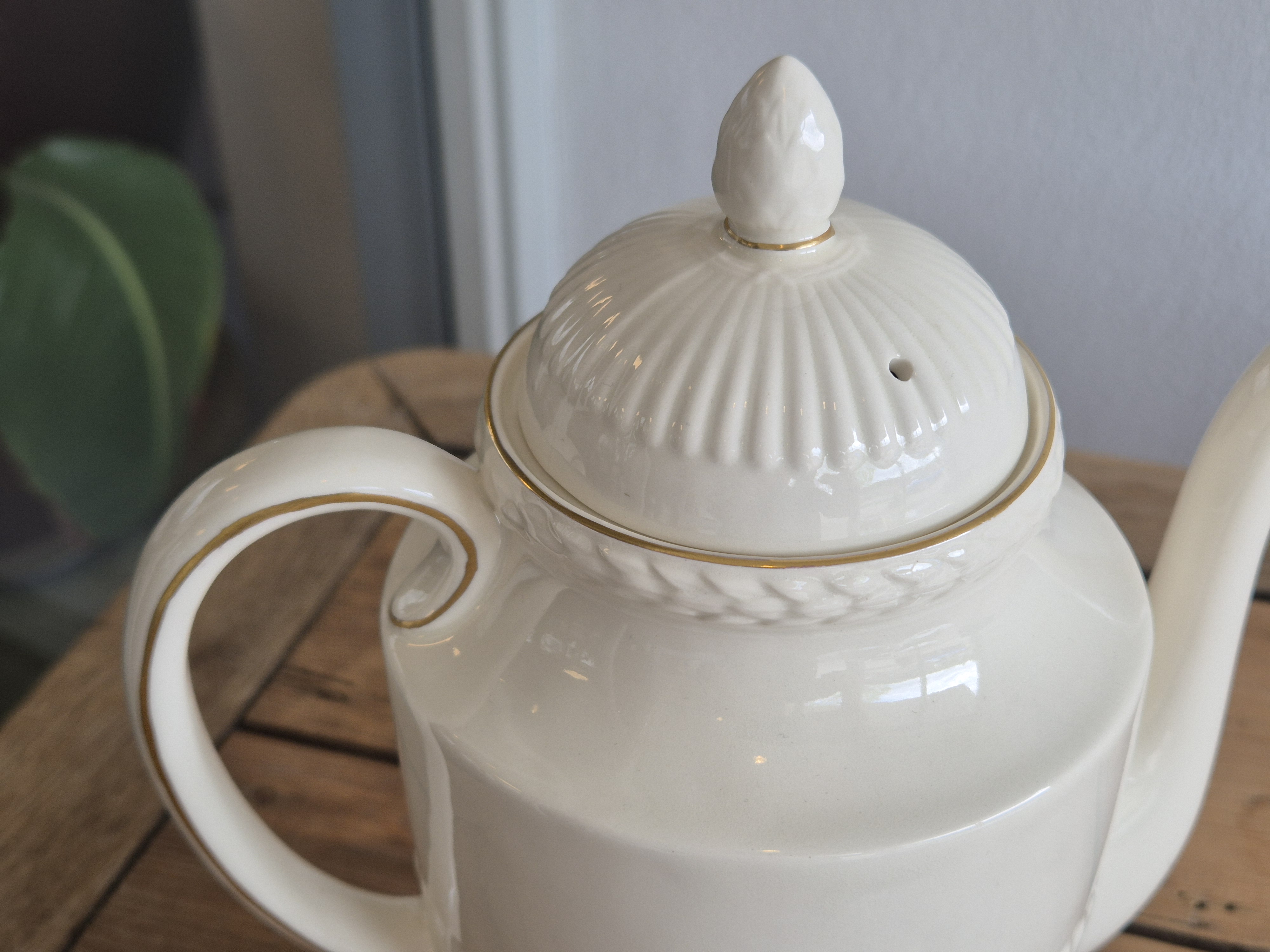 Wedgwood Edme Jubilee Goudrand Koffiepot 19 cm