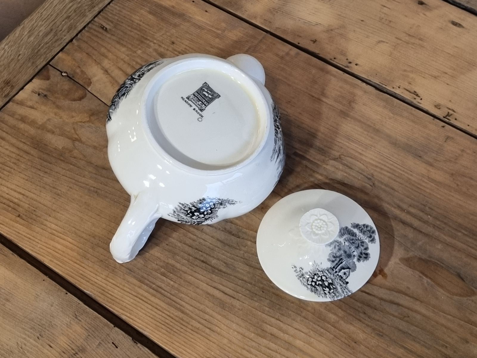 Engels Grindley Meadow Brook creme zwart Theepot