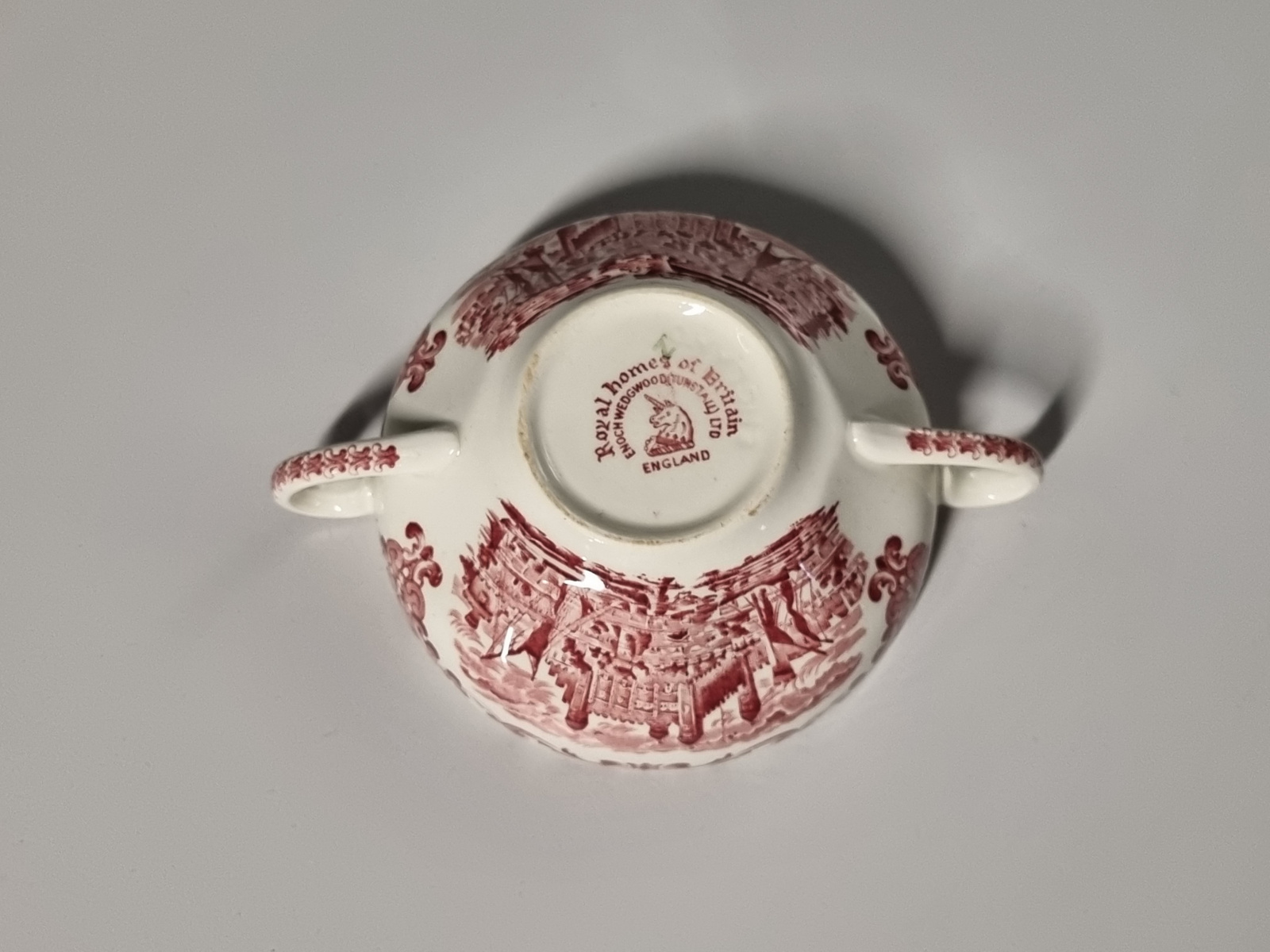 Engels rood Enoch Wedgwood Royal Homes Of Britain soepkom zonder schotel