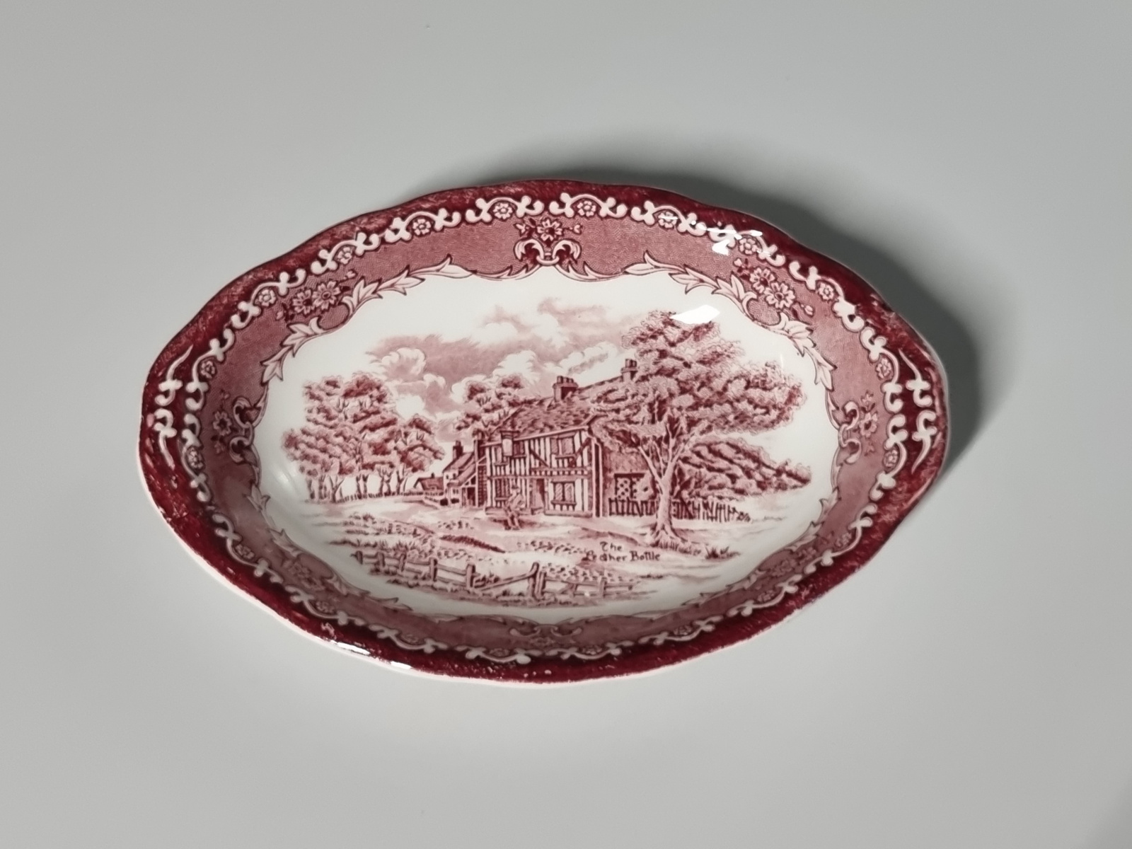Engels rood Grindley Country Inns schaaltje 20,5 cm