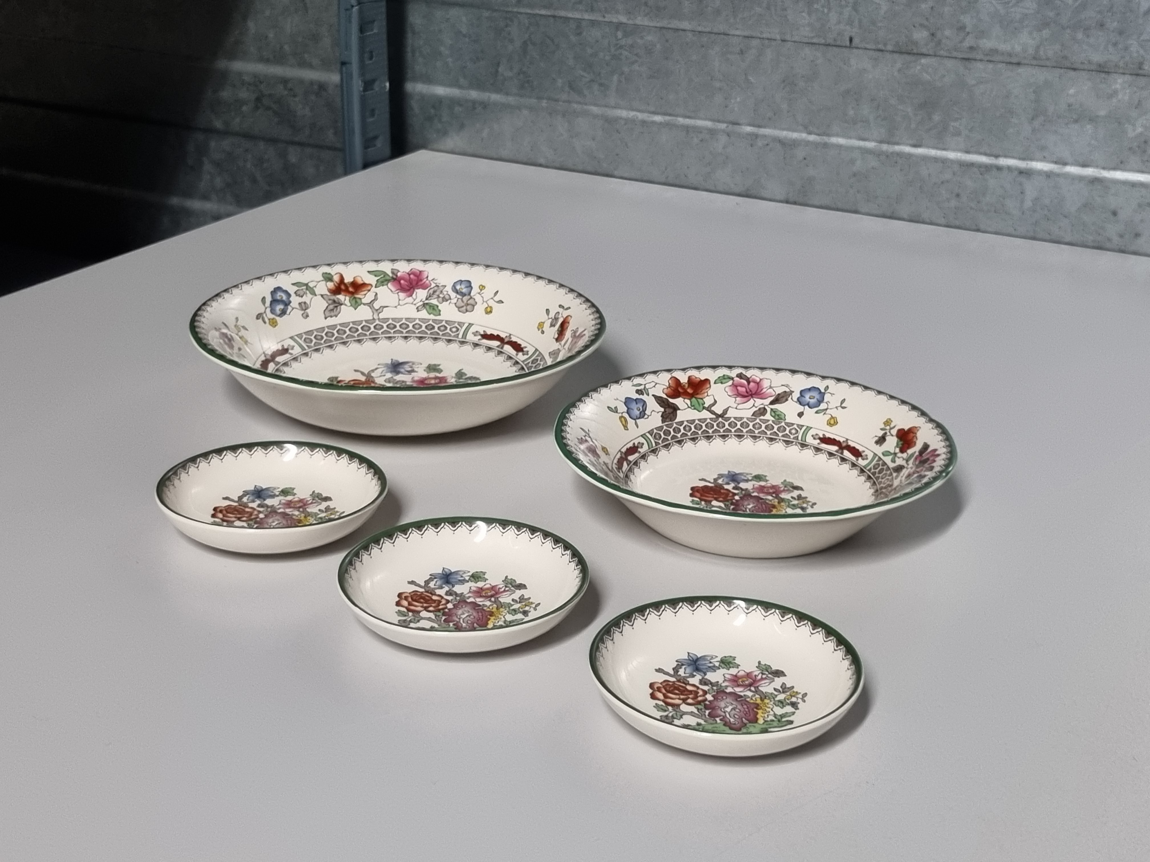 Engels Spode Copeland Chinese Rose setje 5 schaaltjes (nieuw stempel)