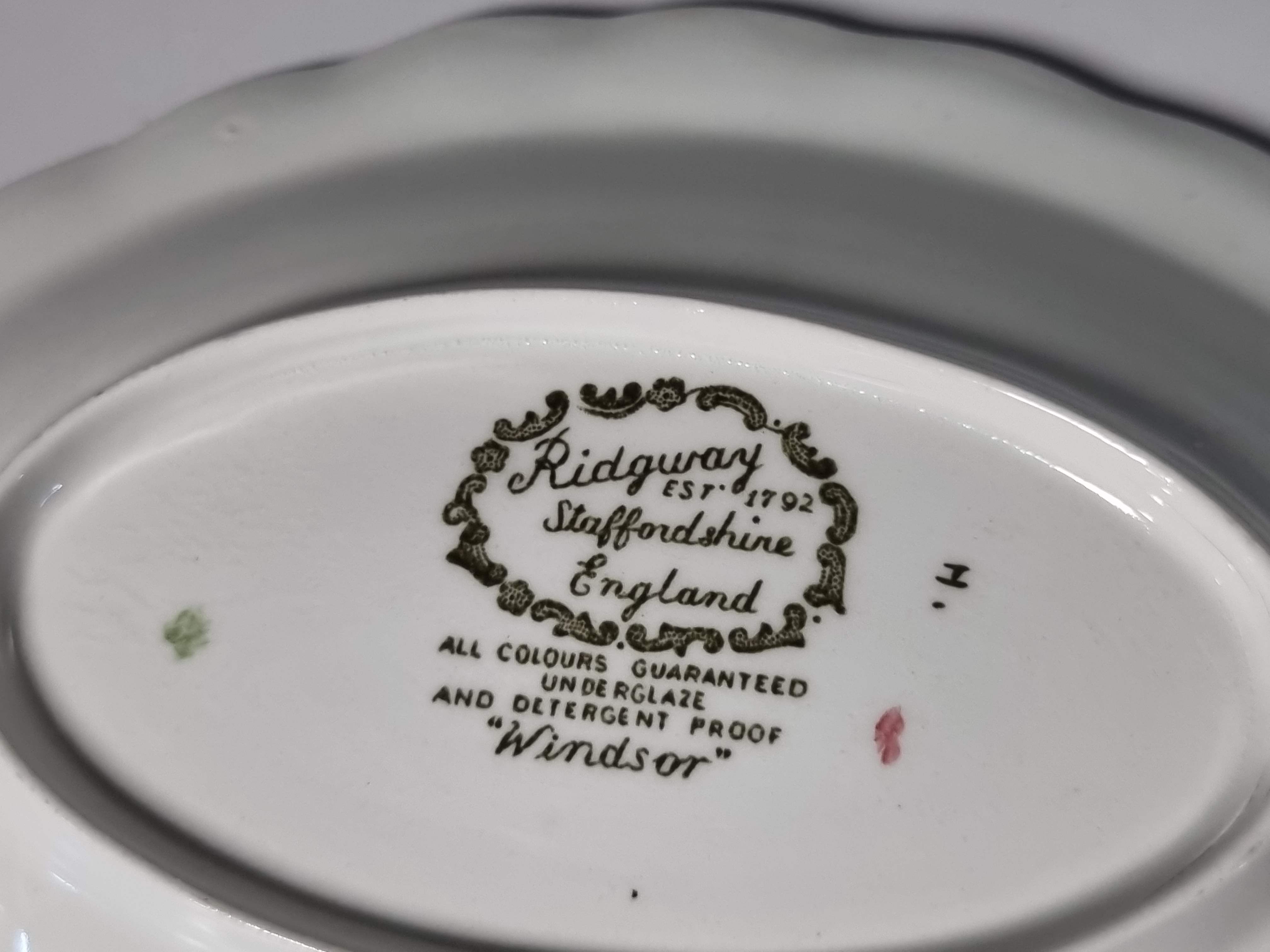 Engels Ridgway Windsor groen gekleurd ovaal schaaltje 20,5 cm