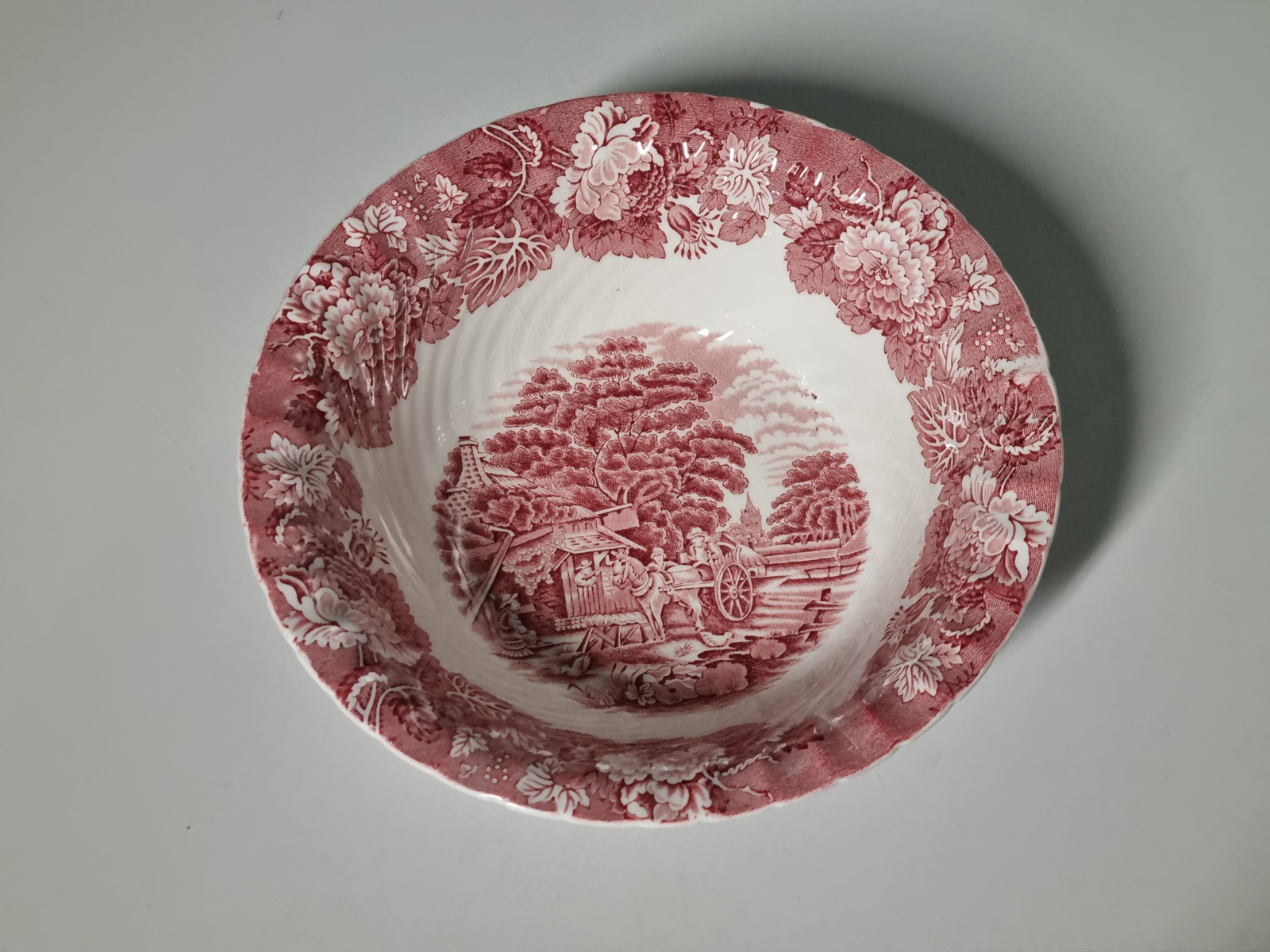 Engels rood Woods Ware hoge ronde schaal 23,5 cm