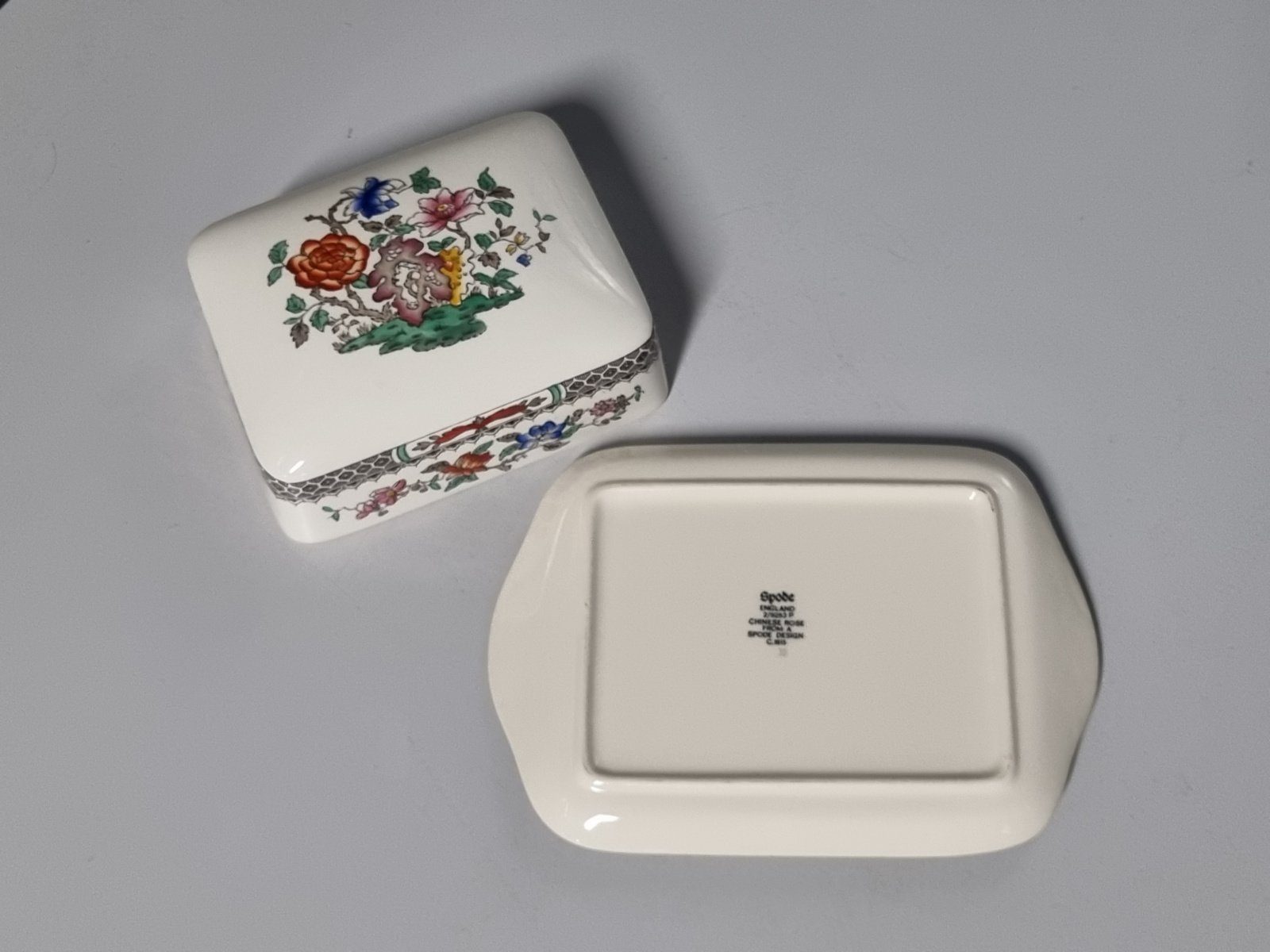 Engels Spode Copeland Chinese Rose Botervloot