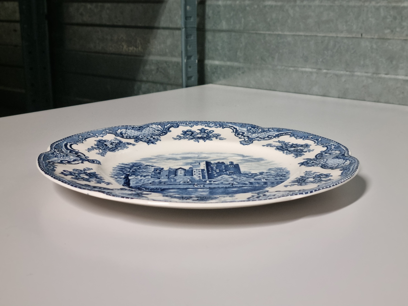 Verkocht = Engels blauw Johnson Bros Old Britain Castles plat dinerbord 25 cm