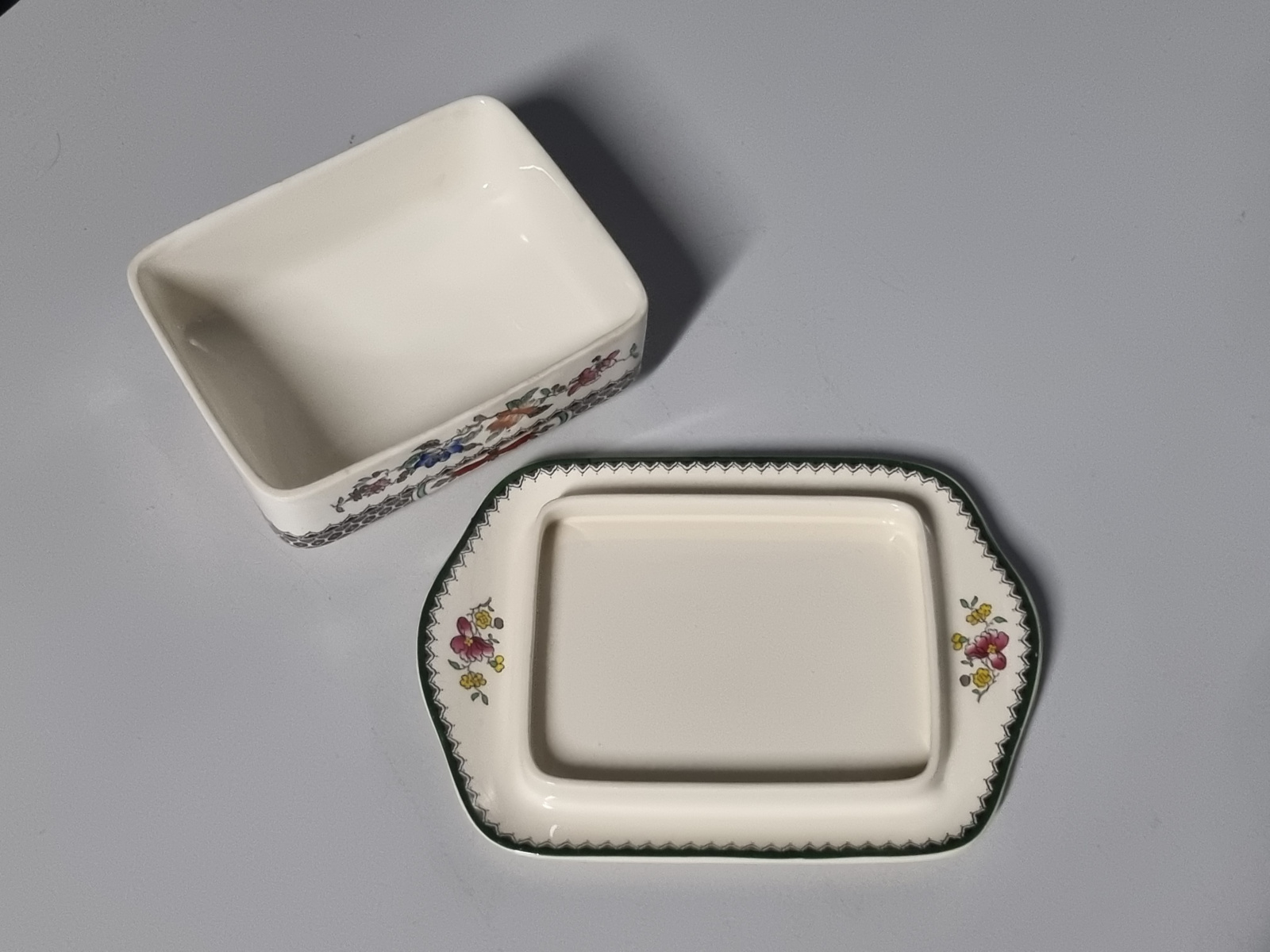 Engels Spode Copeland Chinese Rose Botervloot