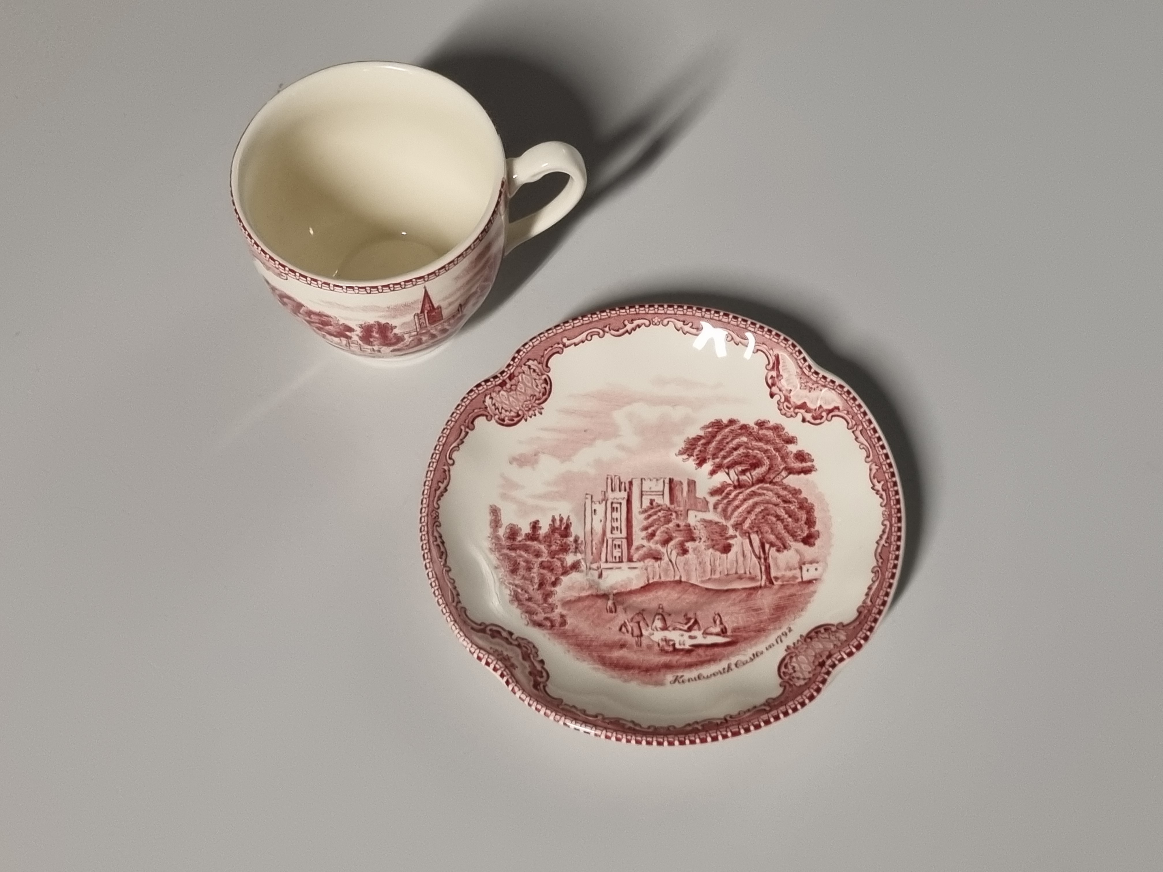 Engels rood Johnson Bros Old Britain Castles Koffie Kop en schotel (wit binnenin)