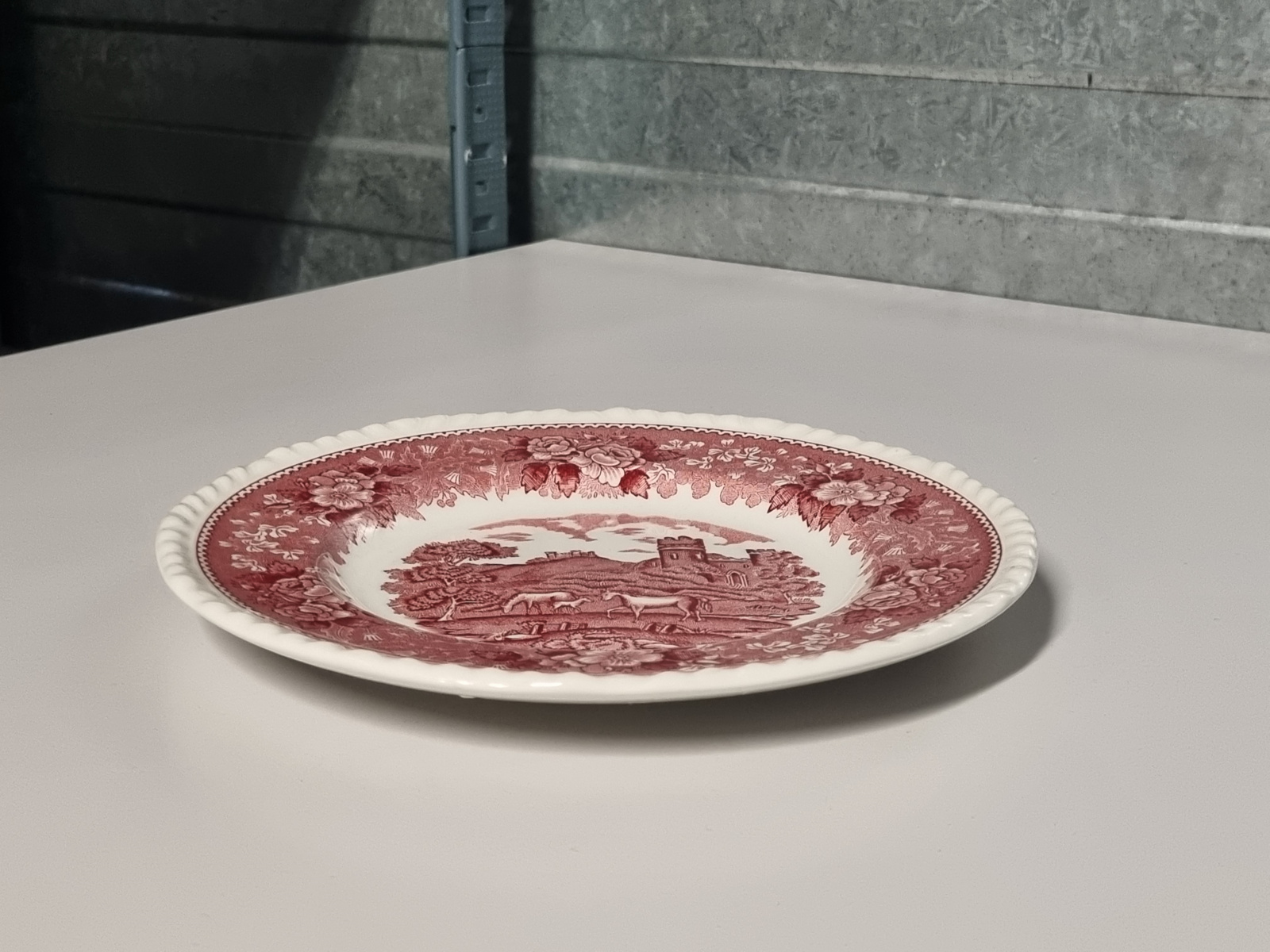 Engels rood Wedgwood Adams English Scenic ontbijtbordje 21 cm (golvend randje)