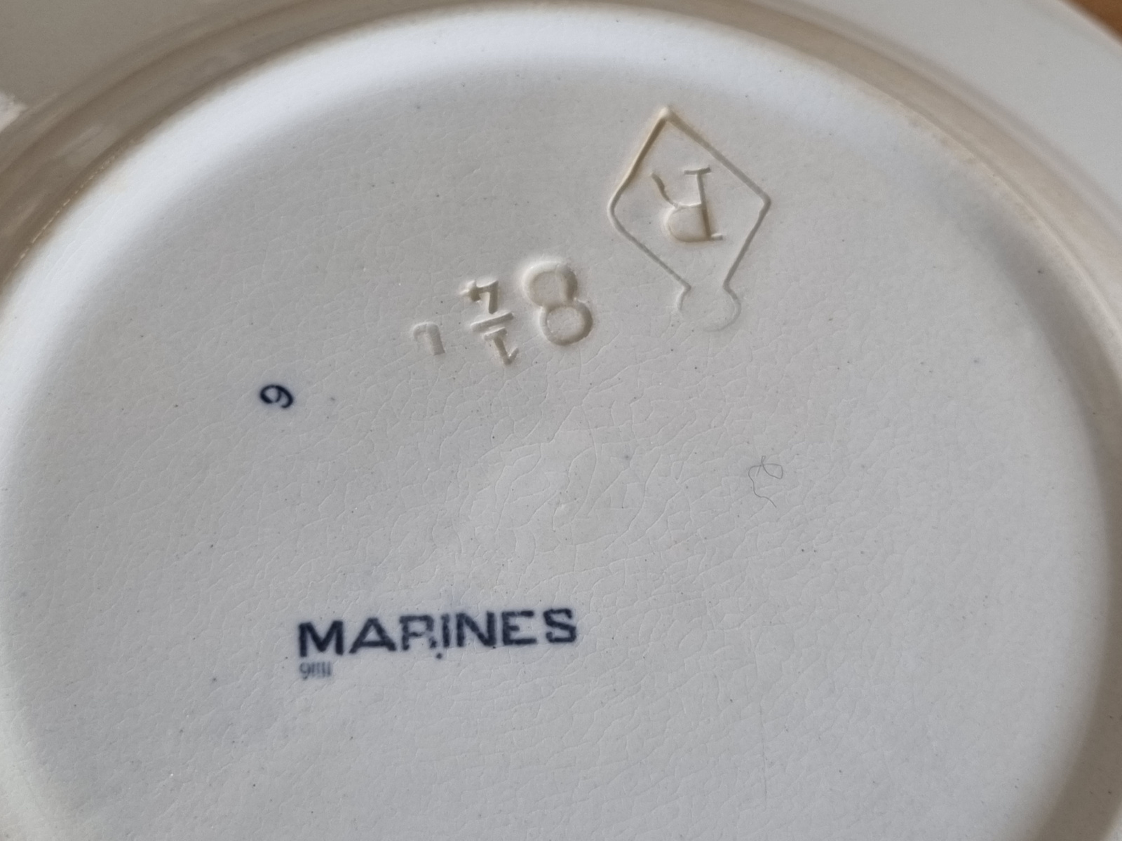 Verkocht = Petrus Regout Marines donkerblauw diep bord 23,5 cm (hoekig model, ster)