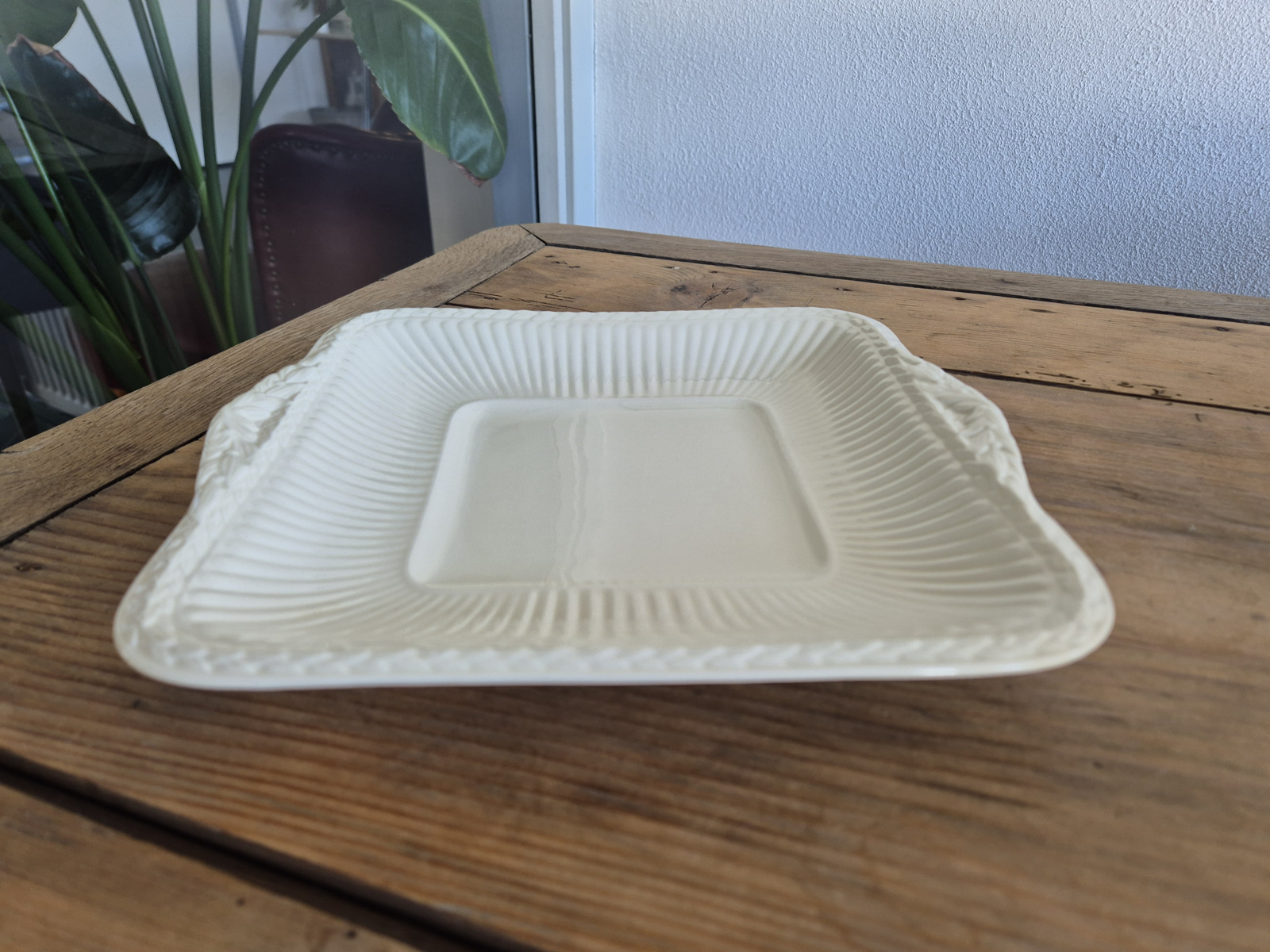 Verkocht = Wedgwood Edme vierkante schaal 23 cm