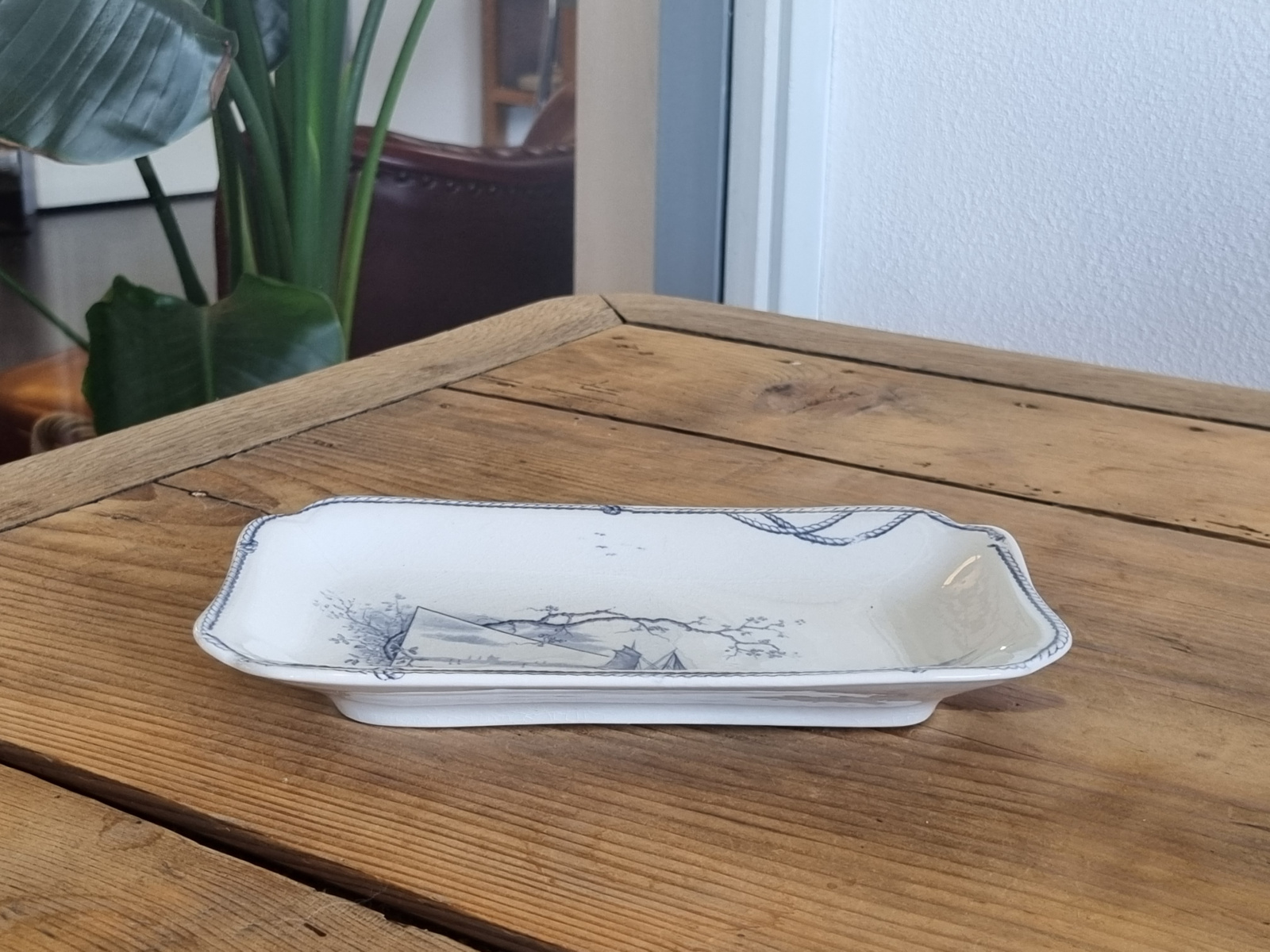 Petrus Regout Marines donkerblauw  rechthoekig schaaltje (hoekig model, horizon) 21 cm