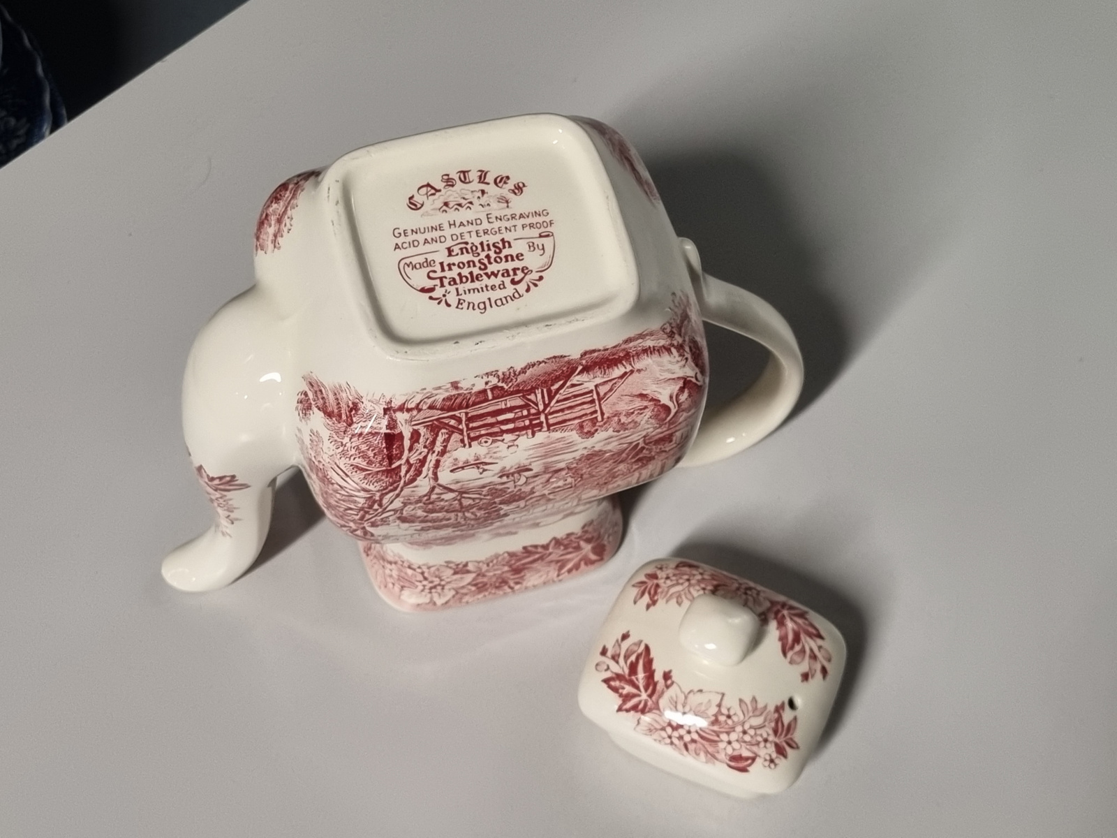 Engels rood English Ironstone Tableware EIT Koffiepot 1,2 liter (castles)