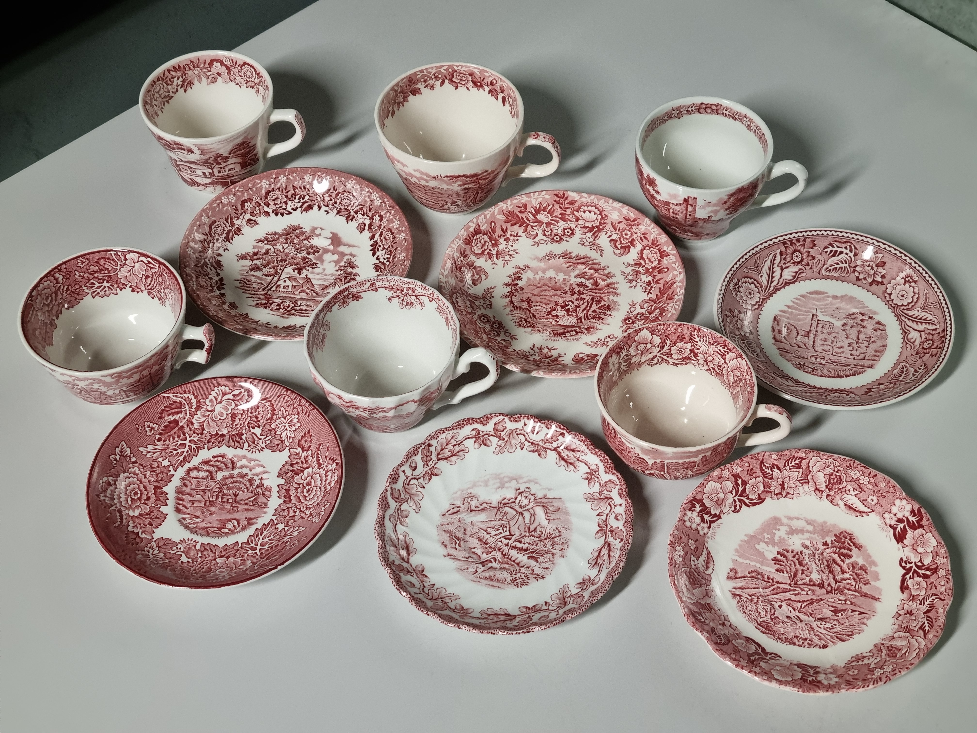 Engels rood Set 6x mix & match kop en schotel (rand met decor binnenin)