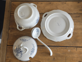 Meibloem Petrus Regout soepterrine met onderbord en lepel (hoekig model)