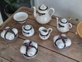 Societe Ceramique zwart met paarse bloem Koffie/thee servies 12-pers.