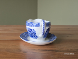 Engels blauw Enoch Wedgwood decor River Scene sauskom op vaste onderschotel
