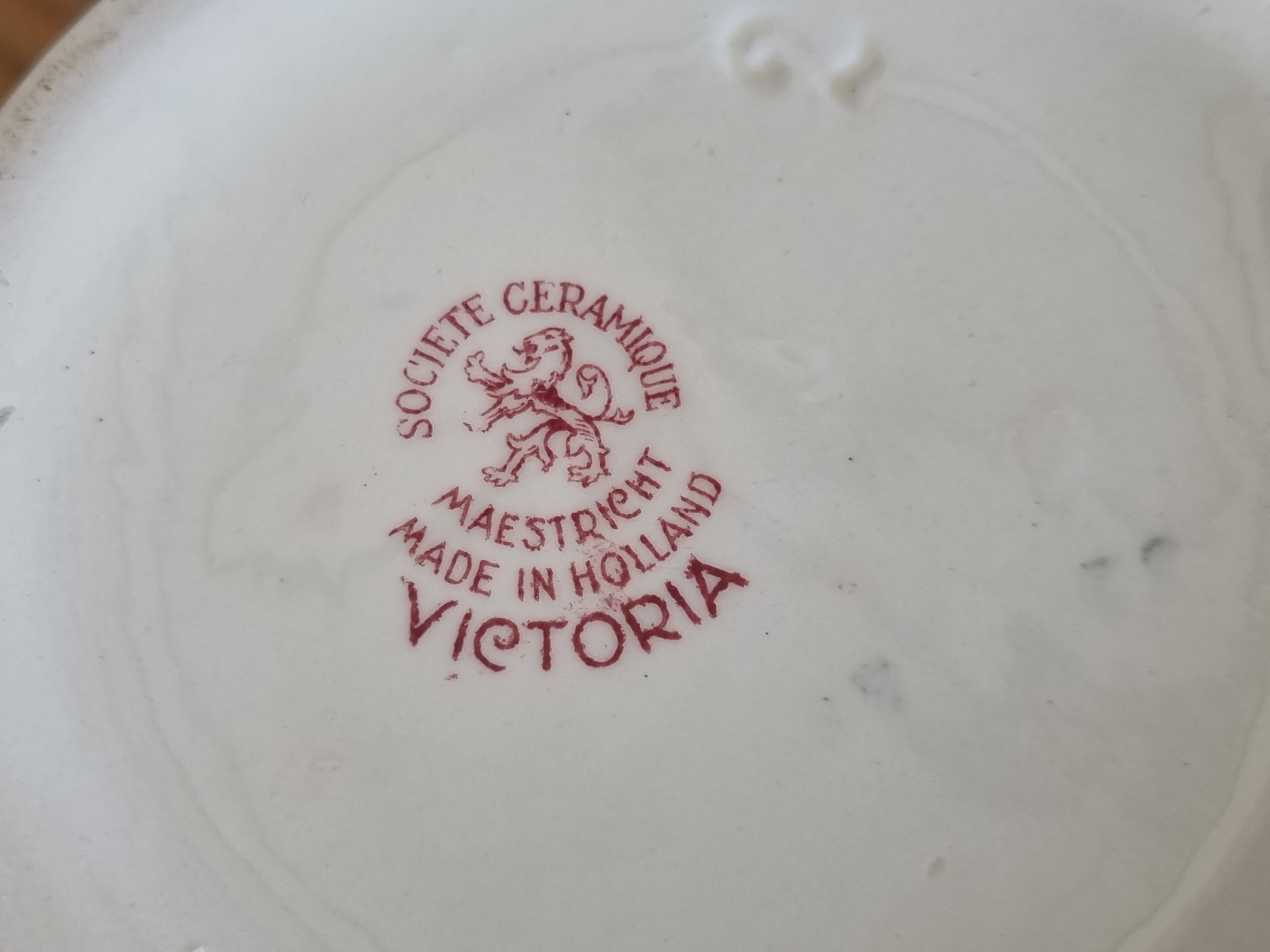 Victoria Rood Societe Ceramique Kan nr. 2