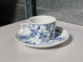 Zwiebelmuster Regout Kop en schotel (recht model)