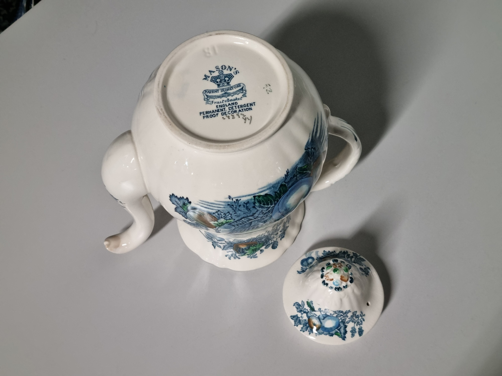 Engels Mason's Fruit Basket Koffiepot 19 cm (chipje onderkant tuit)