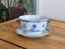 Rorstrand Ostindia East Indies Sauskom op vaste onderschotel met chip (Aardewerk)