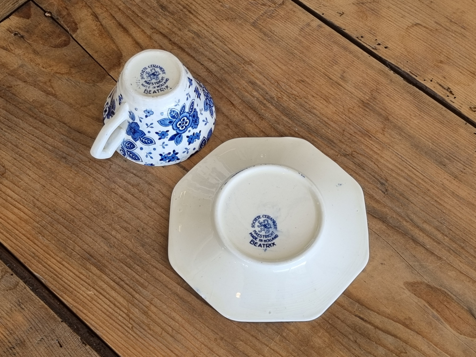 Beatrix Societe Ceramique Koffie Kop en schotel met wit oortje