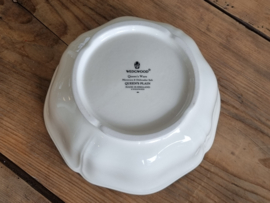 Verkocht = Wedgwood  Queen's Shape Queen's Plain Serveerschaal Saladebak 21 cm