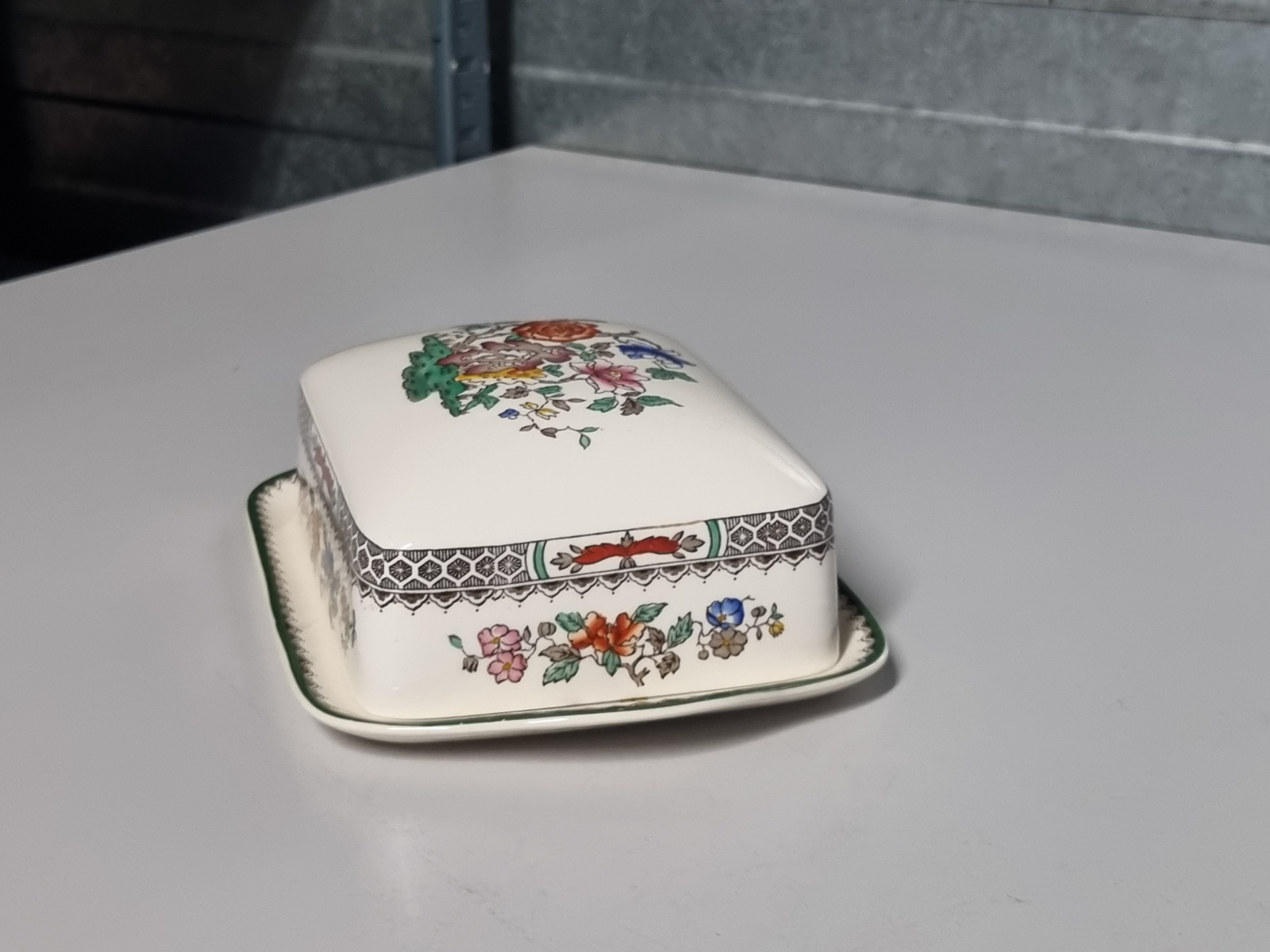 Engels Spode Copeland Chinese Rose Botervloot