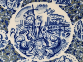 Wandbord Regout blauw Rerum Novarum 1931 volgnr, 237 31 cm