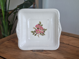 Verkocht = Wedgwood Briar Rose Serveerschaal 24 cm (vierkant)