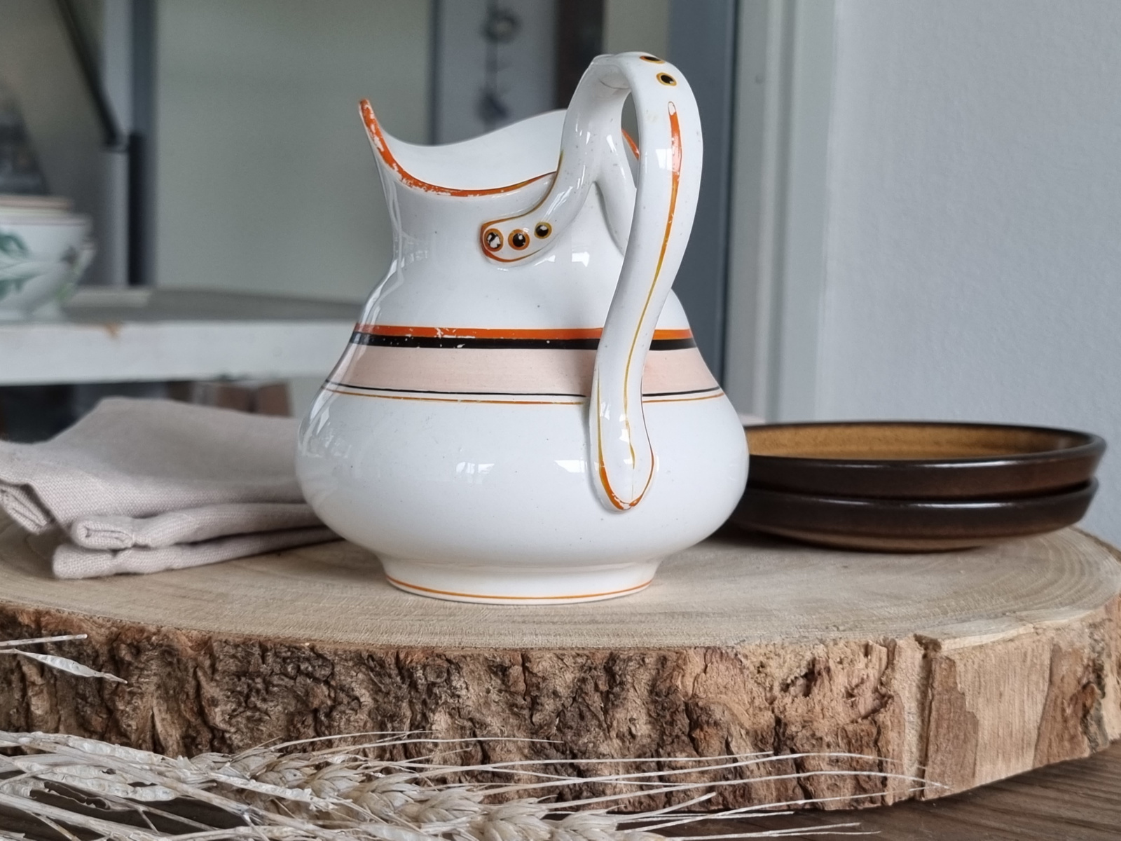 Petrus Regout Oranje met zwart Schenkkannetje