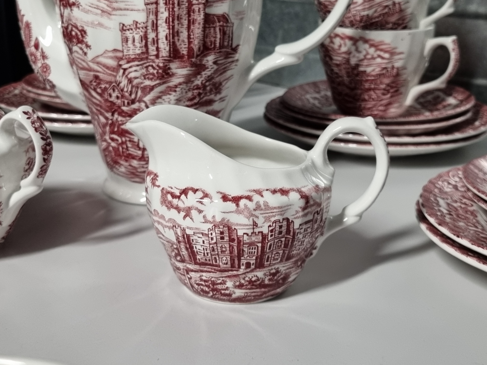 Engels rood Olde Country Castles Koffieservies 10 personen