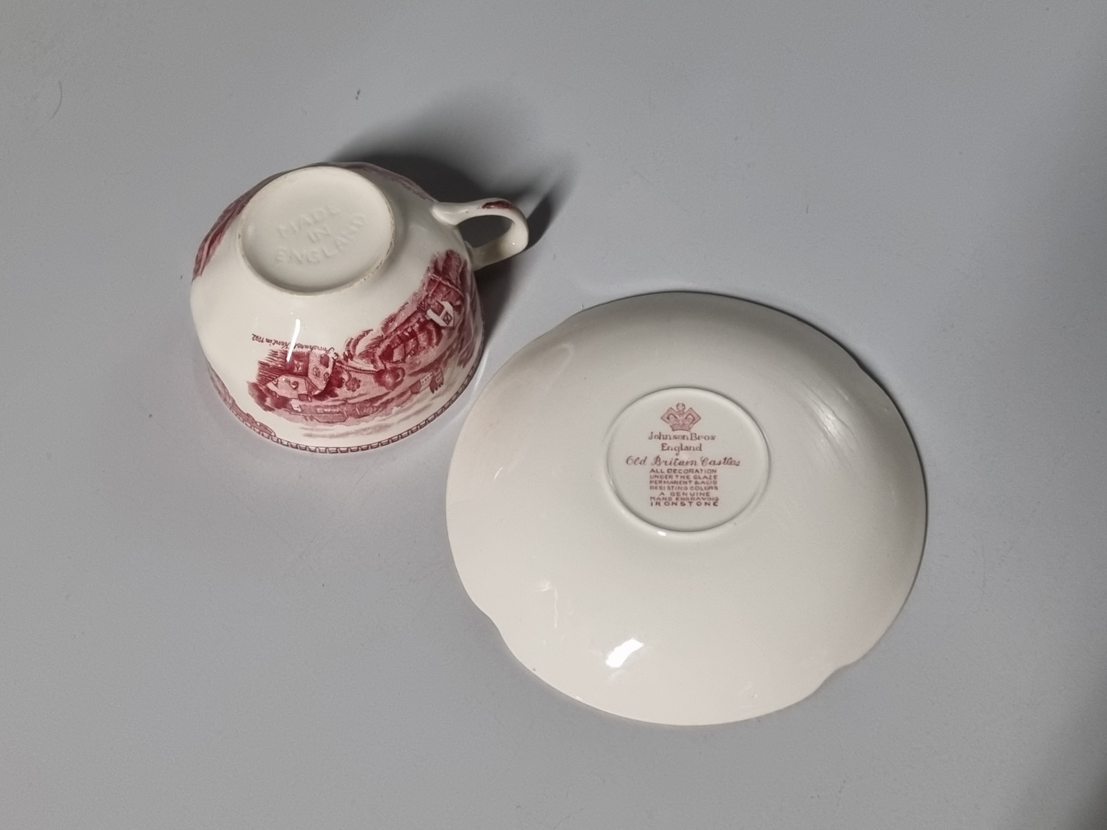 Engels rood Johnson Bros Old Britain Castles Kop en schotel (bloem binnenin)