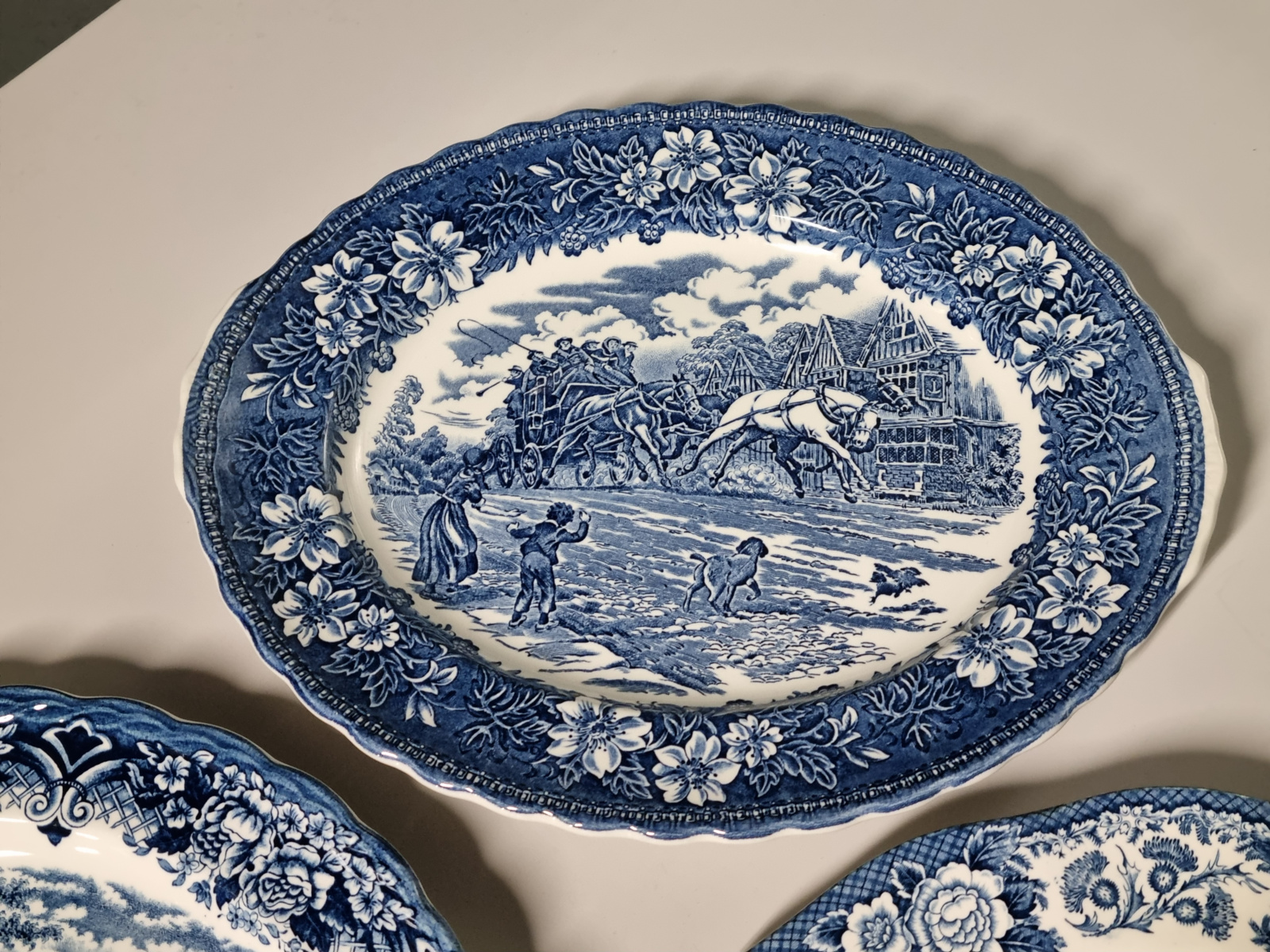 Verkocht = Engels blauw Set 3x mix & match ovale serveerschaal