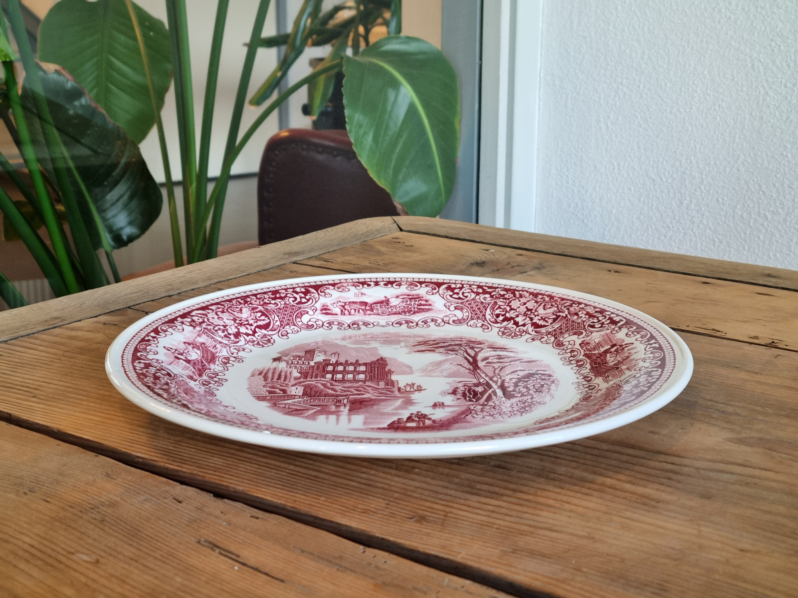 Regout Castillo Royal Sphinx rood Pannenkoekenbord | Serveerbord 28 cm