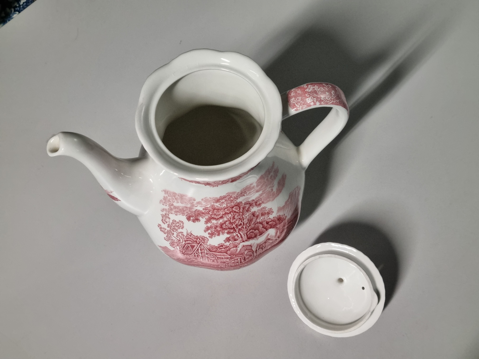 Engels rood Wedgwood Adams English Scenic koffiepot (recht randje)