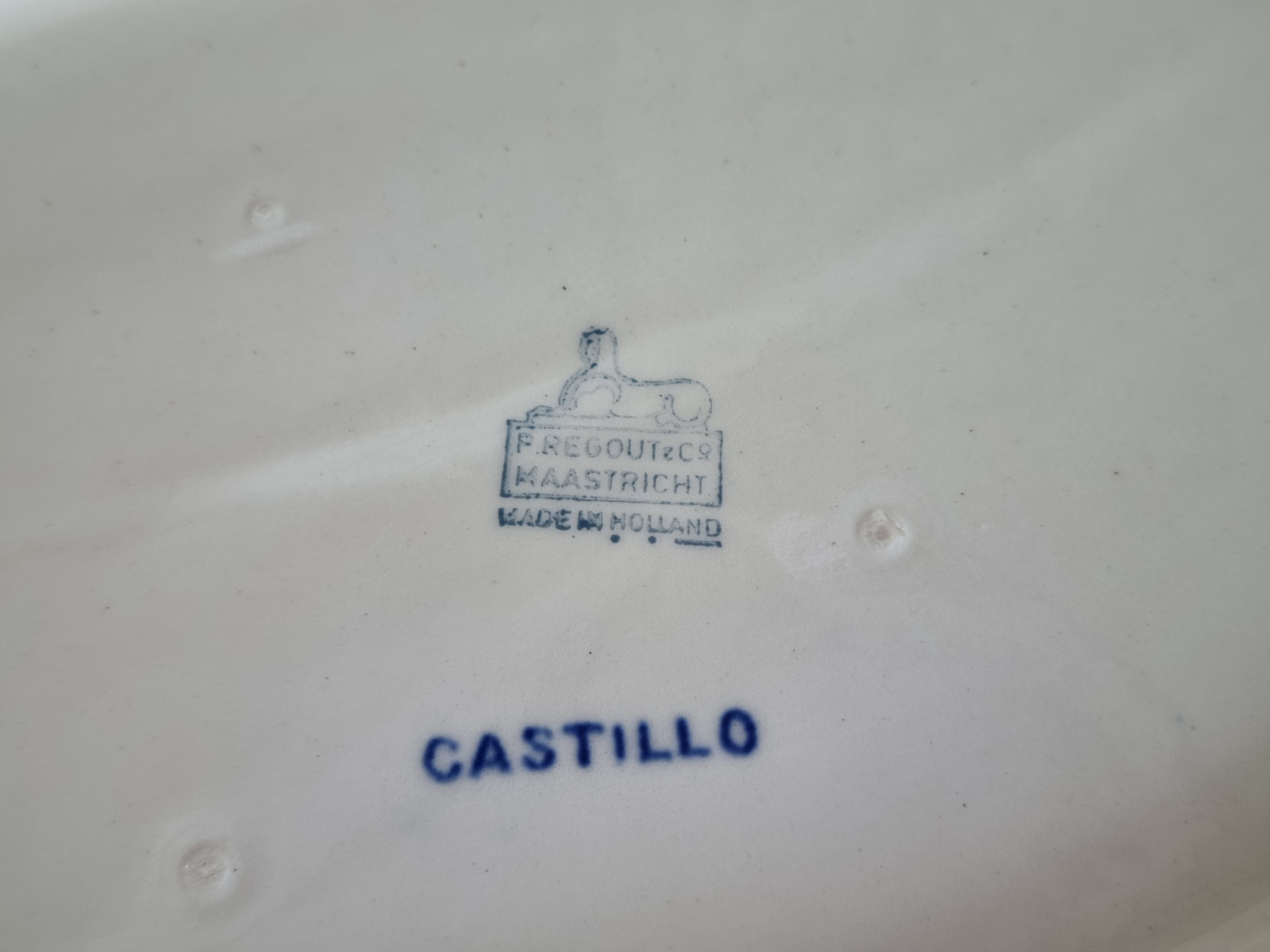 Regout Castillo Old England blauw ovale schaal 34 cm