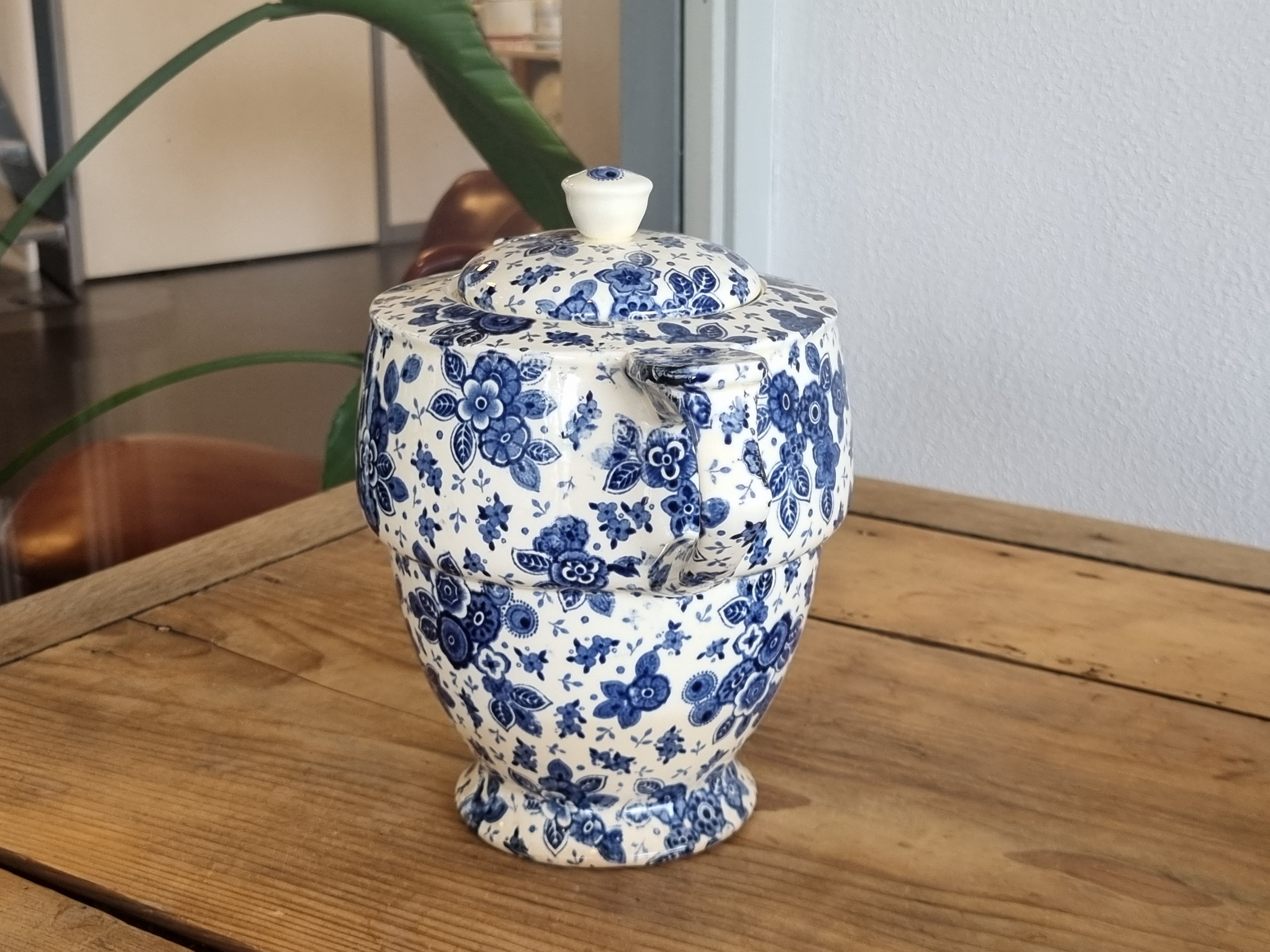 Verkocht = Beatrix Societe Ceramique Koffiepot model art deco
