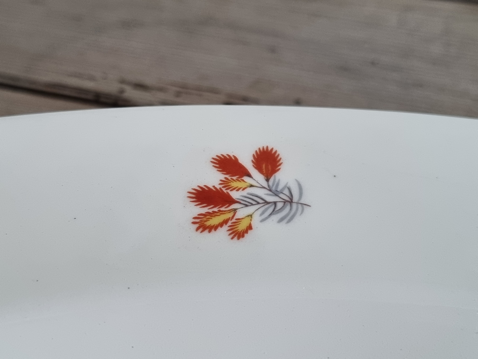 Regout creme decor rood Pluimpje Serveerschaal 34 cm