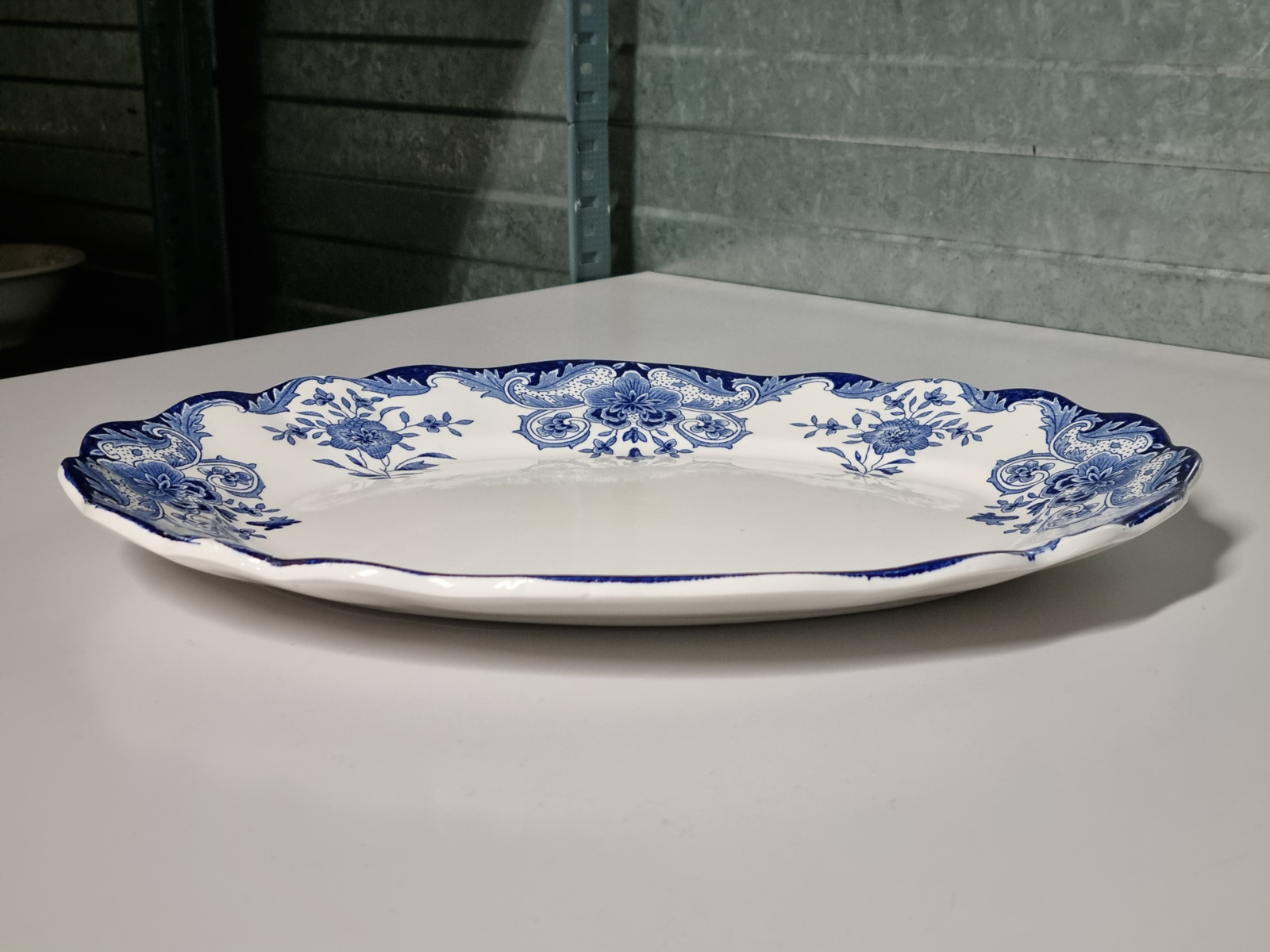Verkocht = Boch BFK decor Dordrecht blauw ovale schaal 37,5 cm