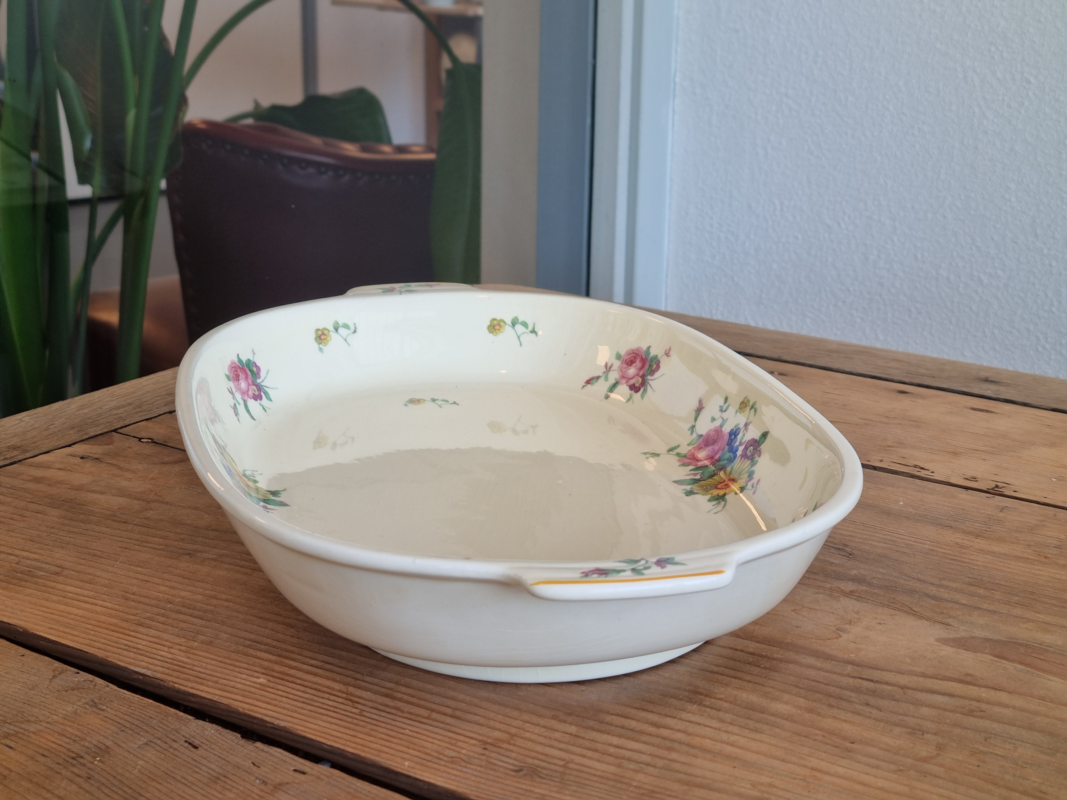 Societe Ceramique Bloemen hoge schaal met greepjes 37 cm