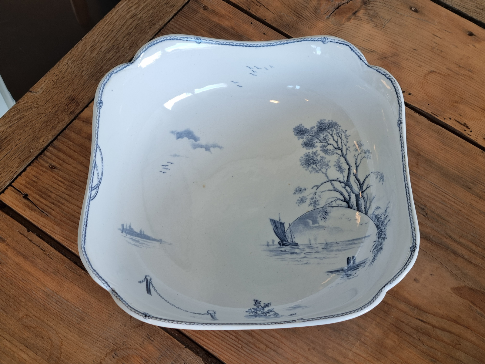 Verkocht = Petrus Regout Marines donkerblauw hoge vierkante Schaal 27 cm