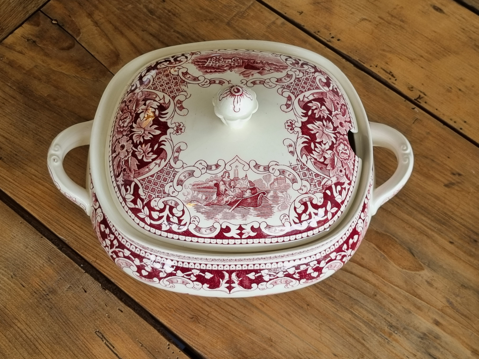 Regout Royal Sphinx Castillo Old England rood Soepterrine