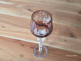 Boheems Kristal Glas oud roze op hoge voet 21,5 cm