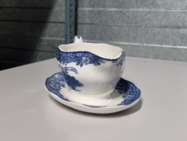 Engels blauw Enoch Wedgwood Woodland sauskom op vaste onderschotel