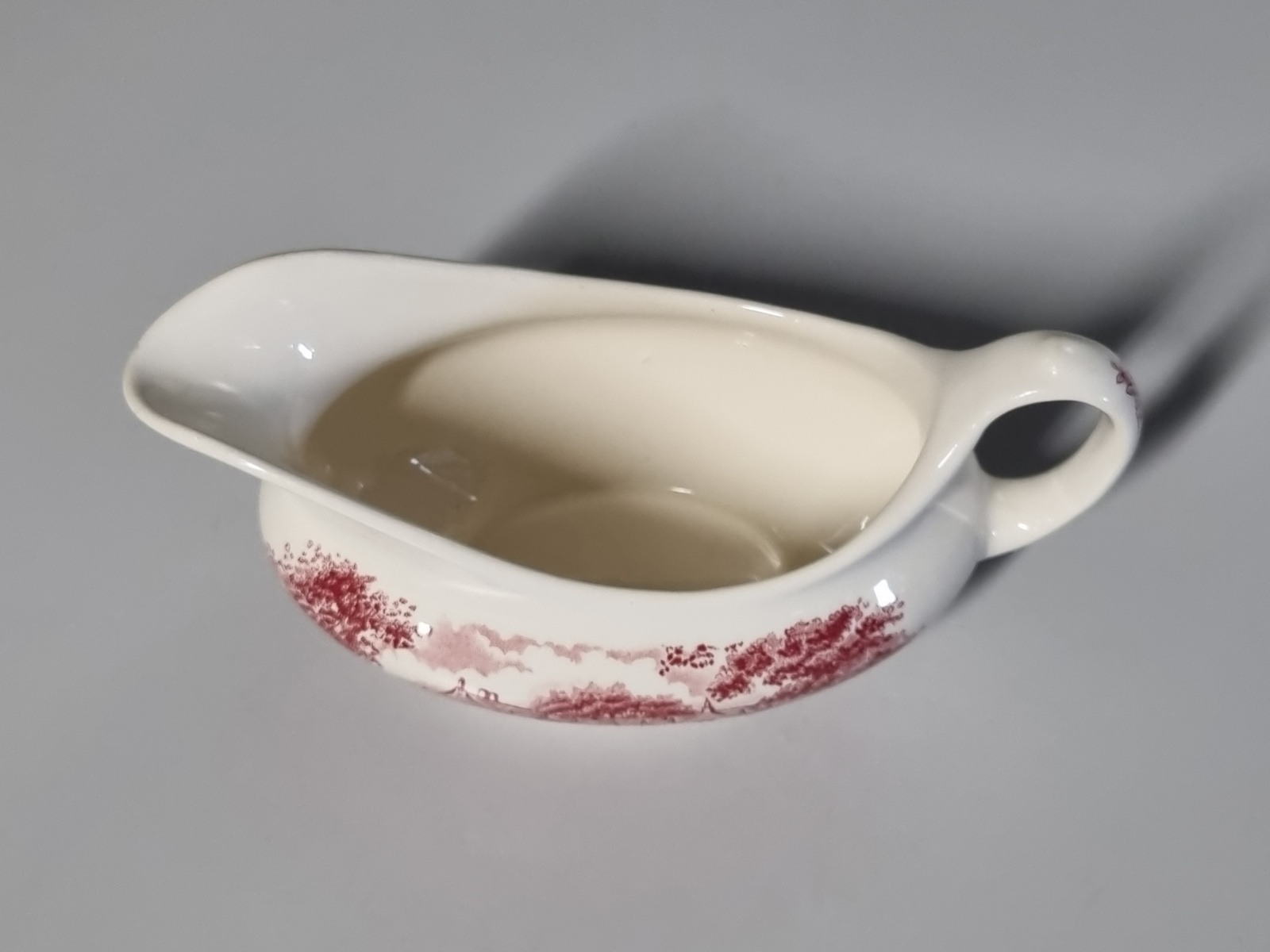 Engels rood English Ironstone Tableware Staffordshire Sauskom met oor (landhuis)