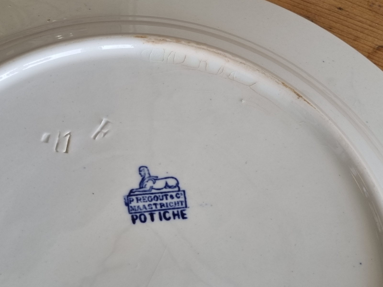 Potiche blauw Petrus Regout groot bord 34,5 cm