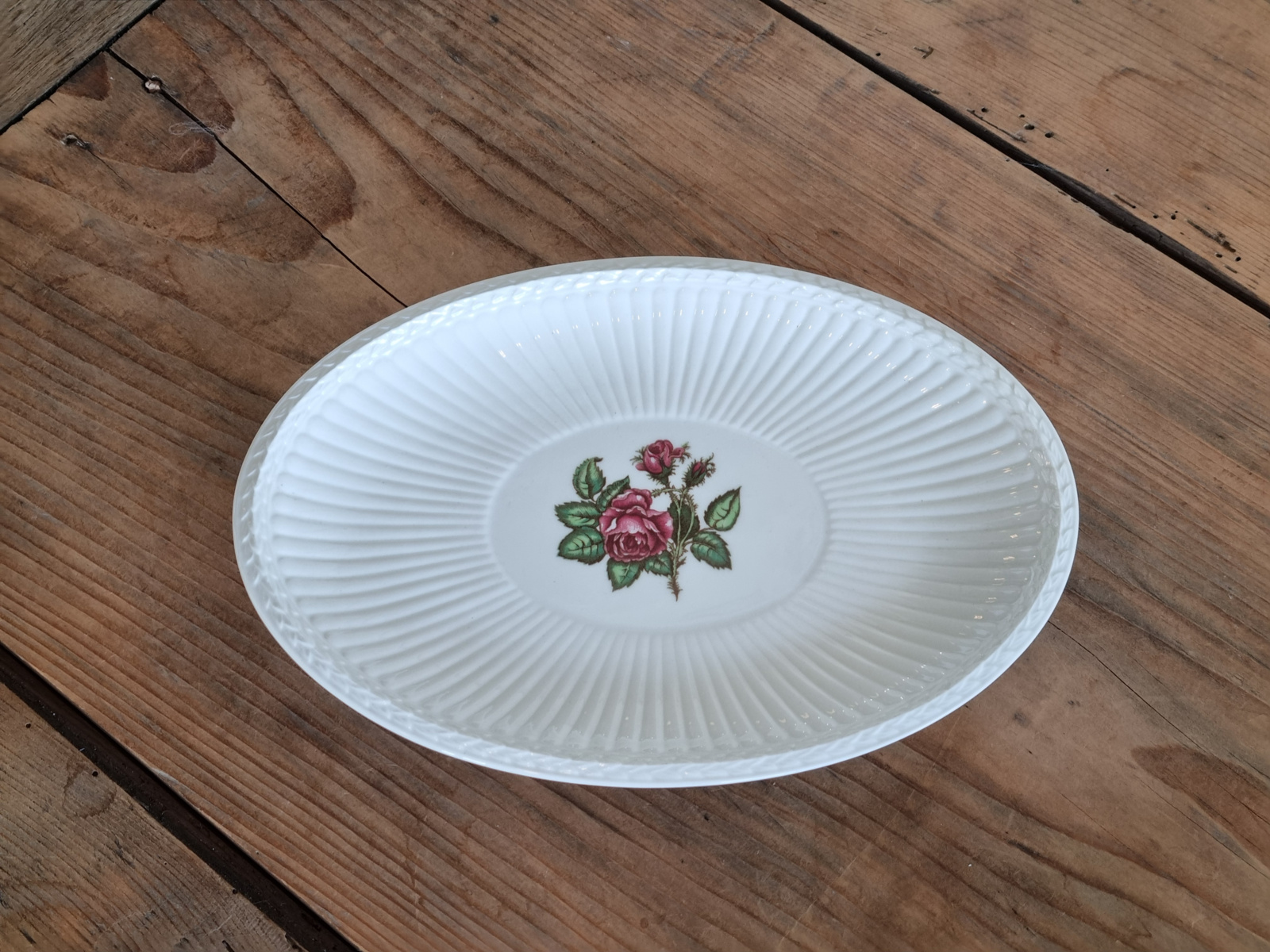 Wedgwood Moss Rose ovaal schaaltje 23 cm